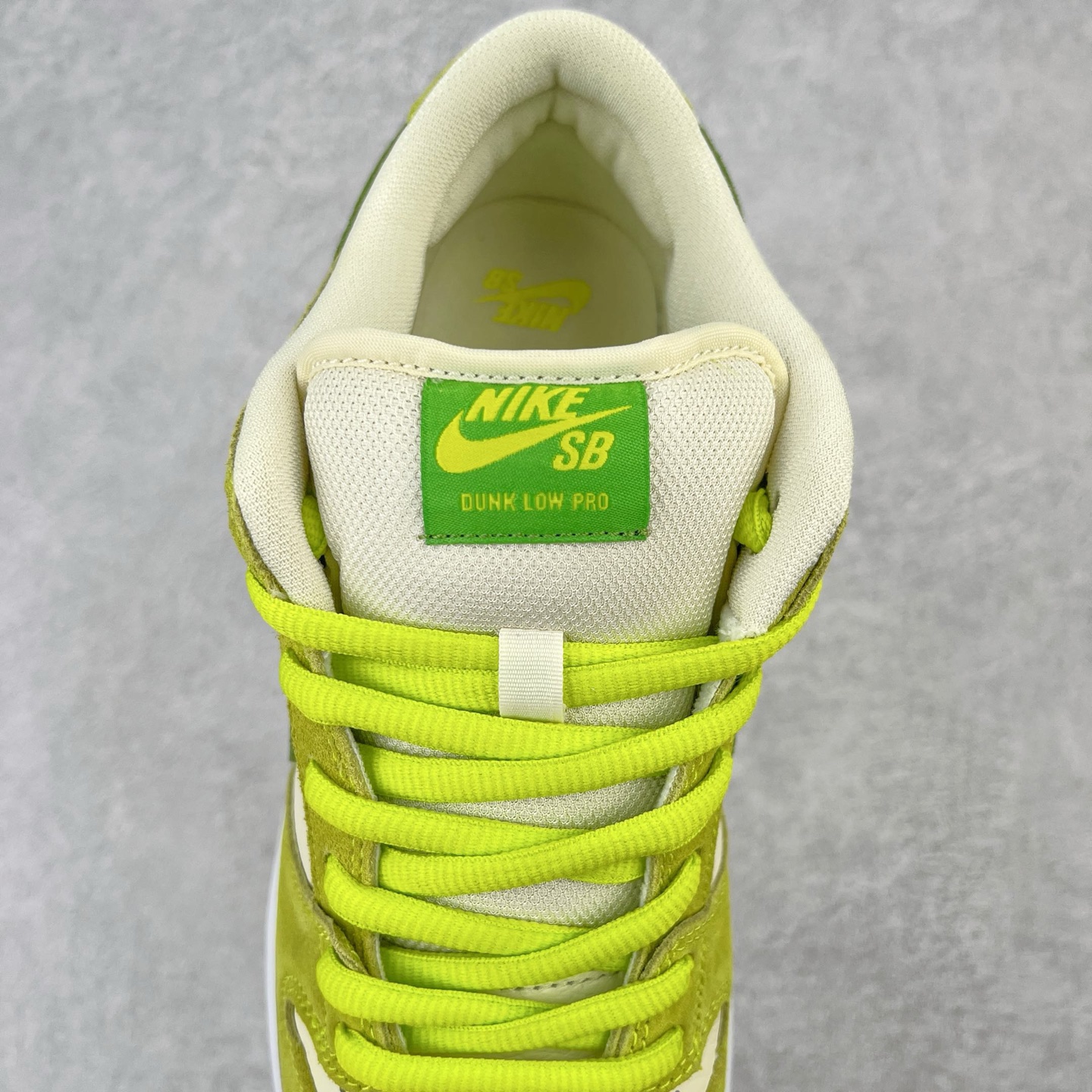 图片[5]-＃S2纯原福利 NK SB Dunk Low Pro 米绿青苹果 DM0807-300 独家原厂航空铝磨具打磨大底 鞋头坡度极致还原 原盒原配 圈内天花板工艺 原厂冲刀 超高清洁度 全鞋零毛边皮料切割 全套原楦原模倾力打造完美版型 采用原厂百宏鞋带以及原厂百宏织唛舌标 内标可供原厂几率过验 原厂中底布黄色点胶 原厂中底布拉帮走线遵循公司‼️尺码：36 36.5 37.5 38 38.5 39 40 40.5 41 42 42.5 43 44 44.5 45 46 47.5 48.5-选品中心