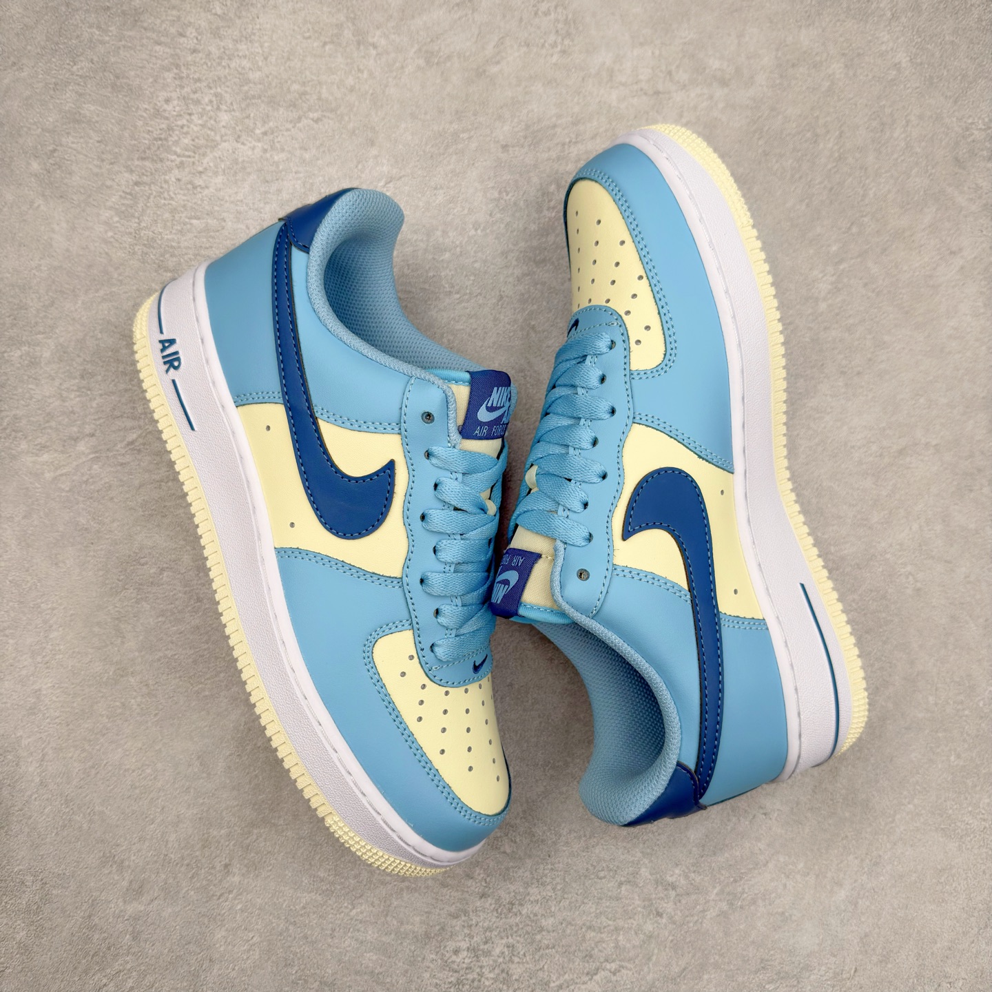 图片[3]-＃XT纯原 NK Air Force 1´07 Low 空军一号低帮百搭休闲运动板鞋 HF4837-407 顶级批次 2022全新楦头鞋型 鱼鳞大底 历时开发三个月 清洁度完美 二维码鞋标 内置芯片及solo气垫 大底高度及其弧度依照正品 钢印 logo刺绣 鞋口弧度 鞋头长度 鞋面冲孔 鞋垫背胶及钢印 完美鞋型对比正品 每一处都是细节满满 柔软、弹性十足的缓震性能和出色的中底设计 横跨复古与现代的外型结合 造就出风靡全球 三十多年的Force 1 直到今天还深受青睐 实拍调校N版已经零色差零失真 百分百还原实物色彩所见即所得 不存在货不对板色差等低级问题 选购参考实物拍摄 不混卖不参货 只用心做好货严格选品 承诺混一赔十 尺码：36 36.5 37.5 38 38.5 39 40 40.5 41 42 42.5 43 44 44.5 45-选品中心