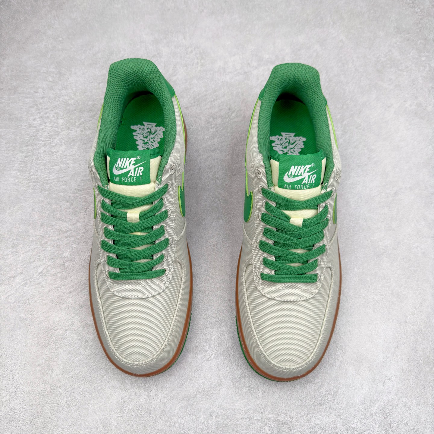 图片[2]-＃XT纯原 NK Air Force 1´07 Low 空军一号低帮百搭休闲运动板鞋 AJ7282-003 顶级批次 2022全新楦头鞋型 鱼鳞大底 历时开发三个月 清洁度完美 二维码鞋标 内置芯片及solo气垫 大底高度及其弧度依照正品 钢印 logo刺绣 鞋口弧度 鞋头长度 鞋面冲孔 鞋垫背胶及钢印 完美鞋型对比正品 每一处都是细节满满 柔软、弹性十足的缓震性能和出色的中底设计 横跨复古与现代的外型结合 造就出风靡全球 三十多年的Force 1 直到今天还深受青睐 实拍调校N版已经零色差零失真 百分百还原实物色彩所见即所得 不存在货不对板色差等低级问题 选购参考实物拍摄 不混卖不参货 只用心做好货严格选品 承诺混一赔十 尺码：36 36.5 37.5 38 38.5 39 40 40.5 41 42 42.5 43 44 44.5 45-选品中心