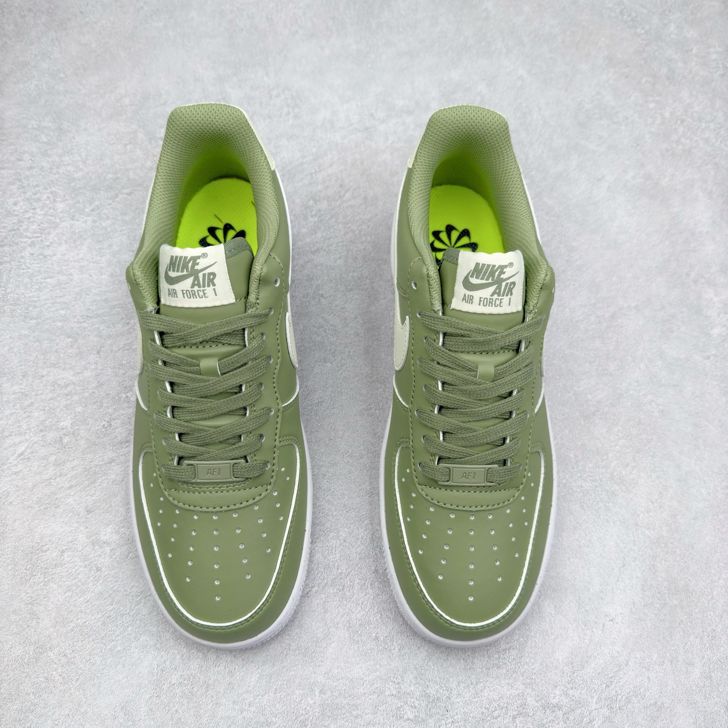 图片[2]-＃XT纯原 NK Air Force 1´07 Low 空军一号低帮百搭休闲运动板鞋 HF5062-386 顶级批次 2022全新楦头鞋型 鱼鳞大底 历时开发三个月 清洁度完美 二维码鞋标 内置芯片及solo气垫 大底高度及其弧度依照正品 钢印 logo刺绣 鞋口弧度 鞋头长度 鞋面冲孔 鞋垫背胶及钢印 完美鞋型对比正品 每一处都是细节满满 柔软、弹性十足的缓震性能和出色的中底设计 横跨复古与现代的外型结合 造就出风靡全球 三十多年的Force 1 直到今天还深受青睐 实拍调校N版已经零色差零失真 百分百还原实物色彩所见即所得 不存在货不对板色差等低级问题 选购参考实物拍摄 不混卖不参货 只用心做好货严格选品 承诺混一赔十 尺码：36 36.5 37.5 38 38.5 39 40 40.5 41 42 42.5 43 44 44.5 45-选品中心