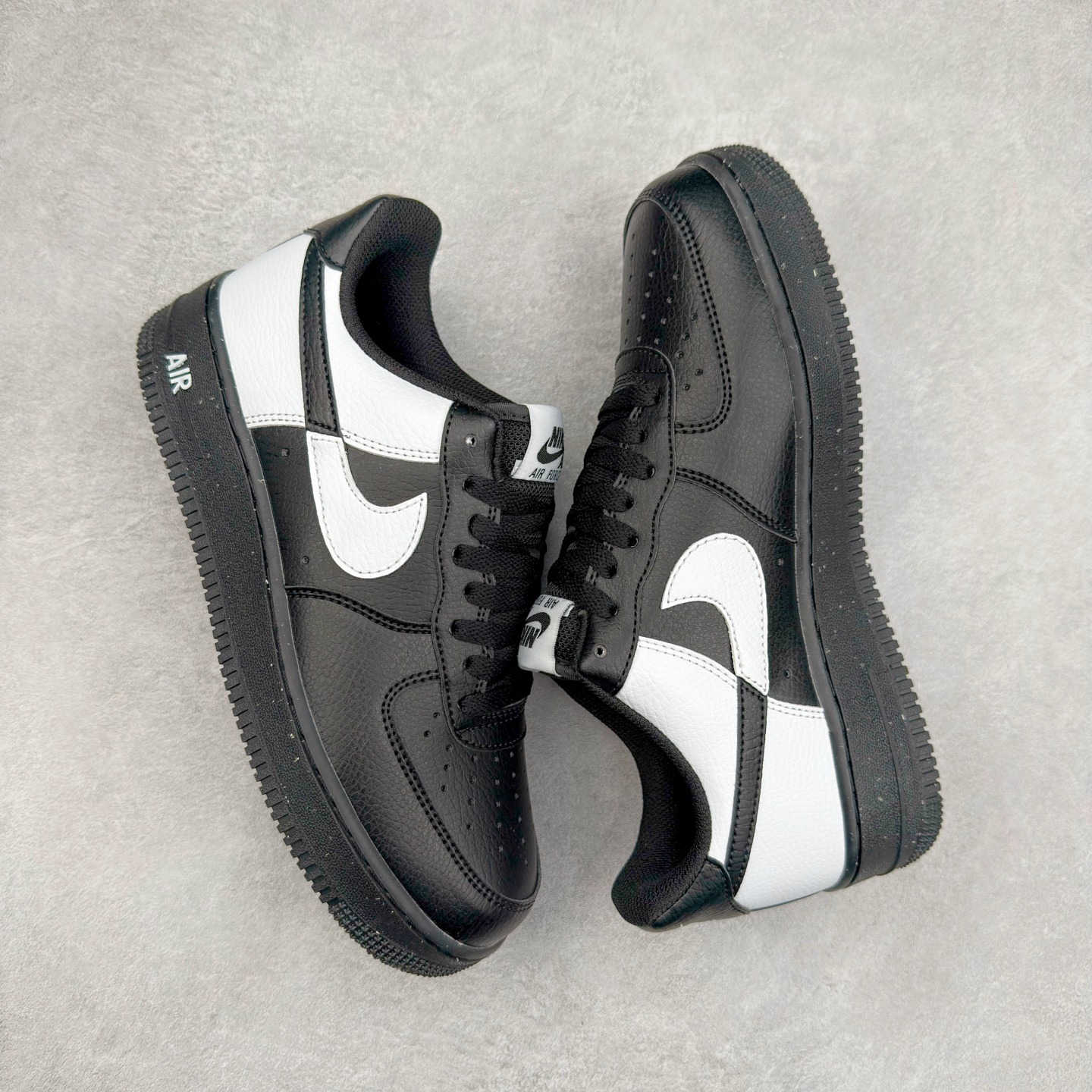 图片[3]-＃XT纯原 NK Air Force 1´07 Low 空军一号低帮百搭休闲运动板鞋 HF9096-001 顶级批次 2022全新楦头鞋型 鱼鳞大底 历时开发三个月 清洁度完美 二维码鞋标 内置芯片及solo气垫 大底高度及其弧度依照正品 钢印 logo刺绣 鞋口弧度 鞋头长度 鞋面冲孔 鞋垫背胶及钢印 完美鞋型对比正品 每一处都是细节满满 柔软、弹性十足的缓震性能和出色的中底设计 横跨复古与现代的外型结合 造就出风靡全球 三十多年的Force 1 直到今天还深受青睐 实拍调校N版已经零色差零失真 百分百还原实物色彩所见即所得 不存在货不对板色差等低级问题 选购参考实物拍摄 不混卖不参货 只用心做好货严格选品 承诺混一赔十 尺码：36 36.5 37.5 38 38.5 39 40 40.5 41 42 42.5 43 44 44.5 45-选品中心