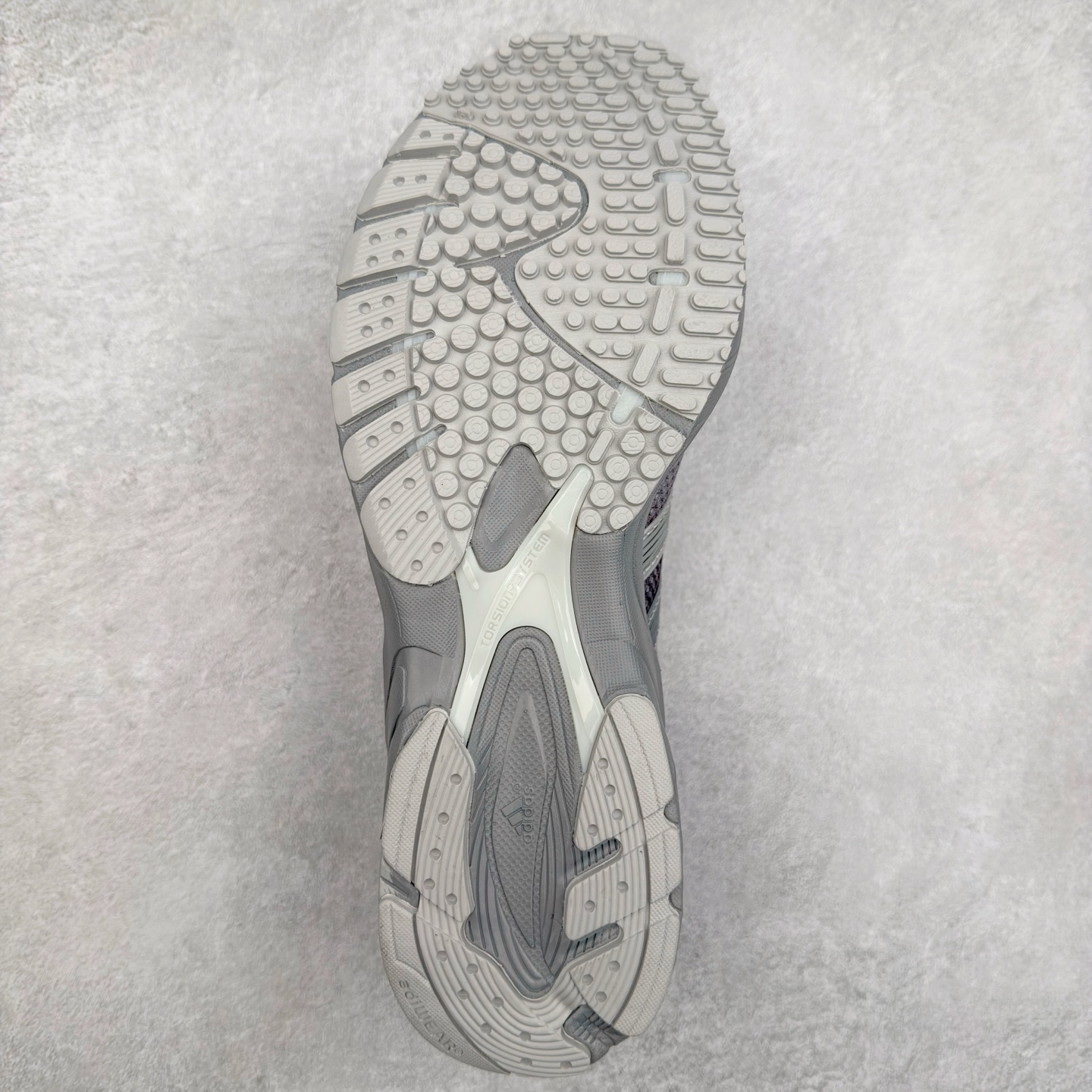 图片[9]-AD Originals Neftenga x WALES BONNER 舒适柔软防滑耐磨低帮生活休闲鞋 经典低帮设计和橡胶外底 采用舒爽尼龙鞋面 革饰面和皮革细节 搭载着 Ecotex 鞋舌 更添质感 EVA 中底设计助你舒适出行 兼具舒适性和结构感 搭载Lightstrike科技 为步伐注入活力 G12988 尺码：36 36.5 37.5 38 38.5 39 40 40.5 41 42 42.5 43 44 44.5 45-选品中心