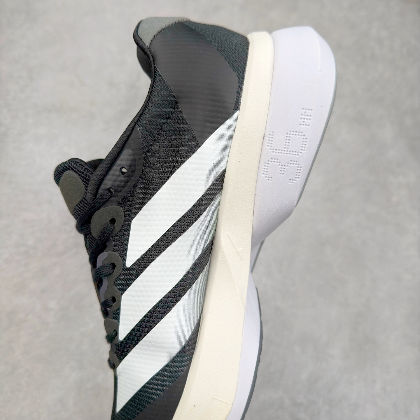 图片[7]-AD Adizero Boston 13 夏季透气网眼竞速跑鞋 JS4938 融合Lightstrike和Lightstrike Pro技术 采用乙烯/乙酸乙烯酯(EVA)材质 打造舒适中底 含ENERGYROD能量碳柱 旨在为步伐添活力 尺码：36 36.5 37 38 38.5 39 40 40.5 41 42 42.5 43 44 44.5 45-选品中心