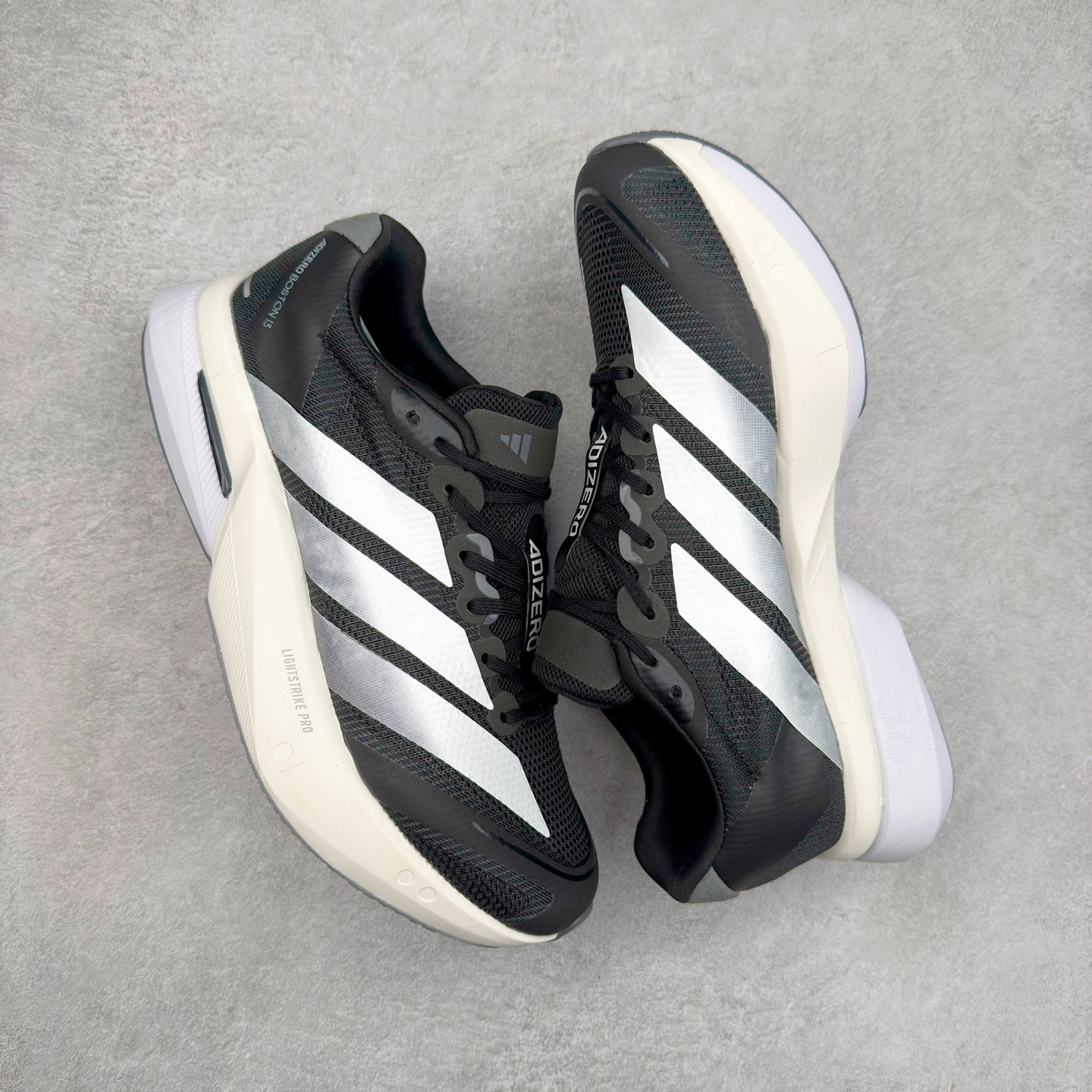 图片[3]-AD Adizero Boston 13 夏季透气网眼竞速跑鞋 JS4938 融合Lightstrike和Lightstrike Pro技术 采用乙烯/乙酸乙烯酯(EVA)材质 打造舒适中底 含ENERGYROD能量碳柱 旨在为步伐添活力 尺码：36 36.5 37 38 38.5 39 40 40.5 41 42 42.5 43 44 44.5 45-选品中心