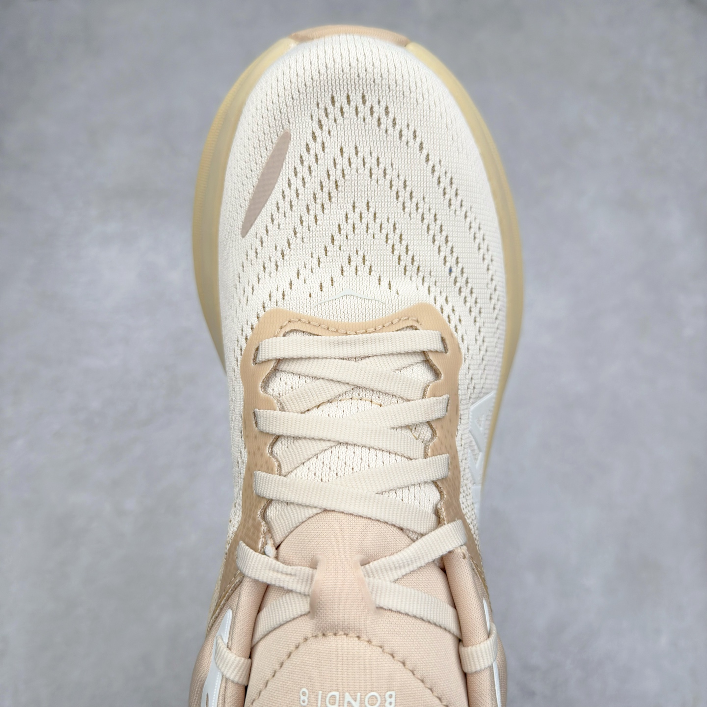 图片[4]-＃HK纯原 HOKA ONE ONE Bondi 8 邦代八代缓震网面耐磨低帮跑步鞋 原始的 Bondi 缓震和线条在这里 提供该特许经营权众所周知的柔软、平衡的乘坐体验 Bondi 使用加长的摇杆微调几何形状 以获得更大的加速度 同时由于采用碳纤维板 还可以提供更平稳的脚趾离地 尺码：36 36.5 37.5 38 38.5 39 40 40.5 41 42 42.5 43 44 44.5 45-选品中心