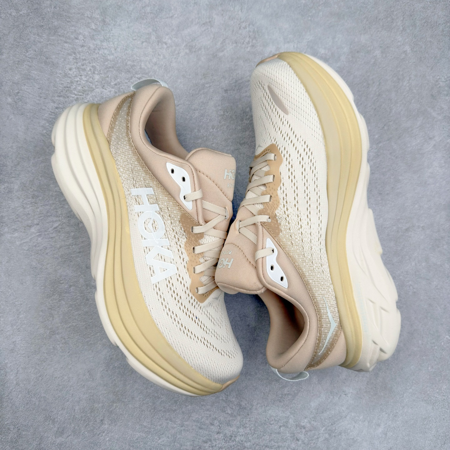 图片[3]-＃HK纯原 HOKA ONE ONE Bondi 8 邦代八代缓震网面耐磨低帮跑步鞋 原始的 Bondi 缓震和线条在这里 提供该特许经营权众所周知的柔软、平衡的乘坐体验 Bondi 使用加长的摇杆微调几何形状 以获得更大的加速度 同时由于采用碳纤维板 还可以提供更平稳的脚趾离地 尺码：36 36.5 37.5 38 38.5 39 40 40.5 41 42 42.5 43 44 44.5 45-选品中心