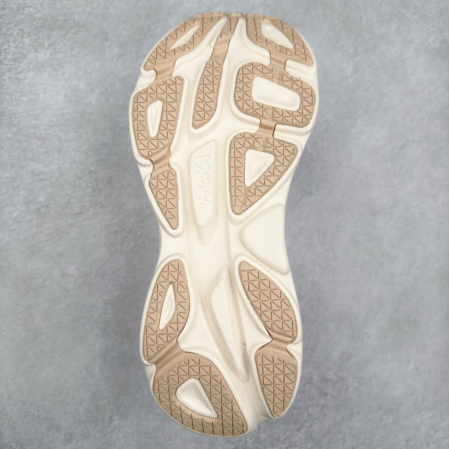 图片[9]-＃HK纯原 HOKA ONE ONE Bondi 8 邦代八代缓震网面耐磨低帮跑步鞋 原始的 Bondi 缓震和线条在这里 提供该特许经营权众所周知的柔软、平衡的乘坐体验 Bondi 使用加长的摇杆微调几何形状 以获得更大的加速度 同时由于采用碳纤维板 还可以提供更平稳的脚趾离地 尺码：36 36.5 37.5 38 38.5 39 40 40.5 41 42 42.5 43 44 44.5 45-选品中心