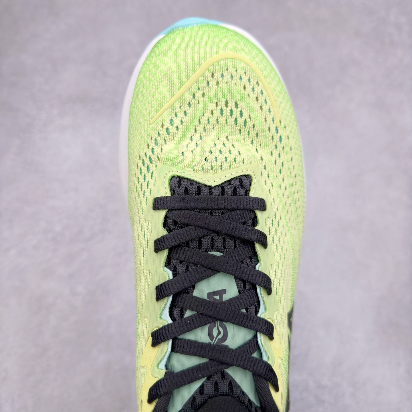 图片[4]-HOKA ONE ONE RINCON 4 舒适防滑耐磨低帮休闲跑步鞋 Rincon 4 是一款日常训练用的跑步鞋，踩上去的感觉很结实。它适合中短距离跑步，但如果您习惯于稍硬的感觉，也可以用于长距离跑步。但它的速度不够快，不能作为速度训练鞋，也不够柔软，不能作为恢复训练鞋，日常里程跑才是它的优势所在。如果您想尝试 Hoka 跑鞋，又想享受极具竞争力的价格，那就试试这款鞋吧。尺码：36 36.5 37.5 38 38.5 39 40 40.5 41 42 42.5 43 44 44.5 45-选品中心