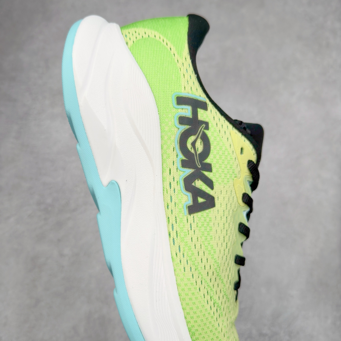 图片[6]-HOKA ONE ONE RINCON 4 舒适防滑耐磨低帮休闲跑步鞋 Rincon 4 是一款日常训练用的跑步鞋，踩上去的感觉很结实。它适合中短距离跑步，但如果您习惯于稍硬的感觉，也可以用于长距离跑步。但它的速度不够快，不能作为速度训练鞋，也不够柔软，不能作为恢复训练鞋，日常里程跑才是它的优势所在。如果您想尝试 Hoka 跑鞋，又想享受极具竞争力的价格，那就试试这款鞋吧。尺码：36 36.5 37.5 38 38.5 39 40 40.5 41 42 42.5 43 44 44.5 45-选品中心