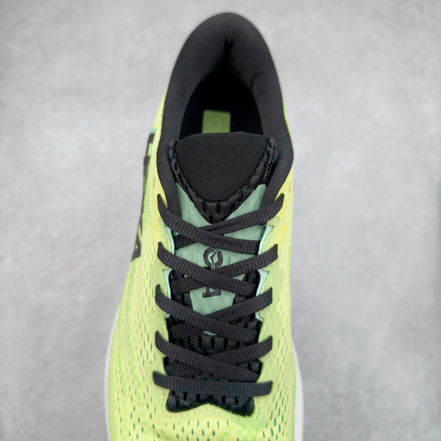 图片[5]-HOKA ONE ONE RINCON 4 舒适防滑耐磨低帮休闲跑步鞋 Rincon 4 是一款日常训练用的跑步鞋，踩上去的感觉很结实。它适合中短距离跑步，但如果您习惯于稍硬的感觉，也可以用于长距离跑步。但它的速度不够快，不能作为速度训练鞋，也不够柔软，不能作为恢复训练鞋，日常里程跑才是它的优势所在。如果您想尝试 Hoka 跑鞋，又想享受极具竞争力的价格，那就试试这款鞋吧。尺码：36 36.5 37.5 38 38.5 39 40 40.5 41 42 42.5 43 44 44.5 45-选品中心