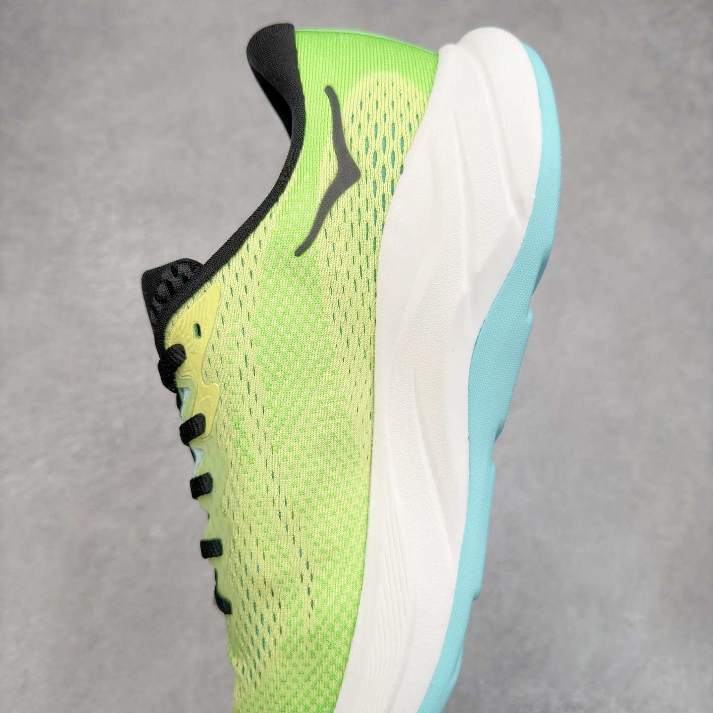 图片[7]-HOKA ONE ONE RINCON 4 舒适防滑耐磨低帮休闲跑步鞋 Rincon 4 是一款日常训练用的跑步鞋，踩上去的感觉很结实。它适合中短距离跑步，但如果您习惯于稍硬的感觉，也可以用于长距离跑步。但它的速度不够快，不能作为速度训练鞋，也不够柔软，不能作为恢复训练鞋，日常里程跑才是它的优势所在。如果您想尝试 Hoka 跑鞋，又想享受极具竞争力的价格，那就试试这款鞋吧。尺码：36 36.5 37.5 38 38.5 39 40 40.5 41 42 42.5 43 44 44.5 45-选品中心