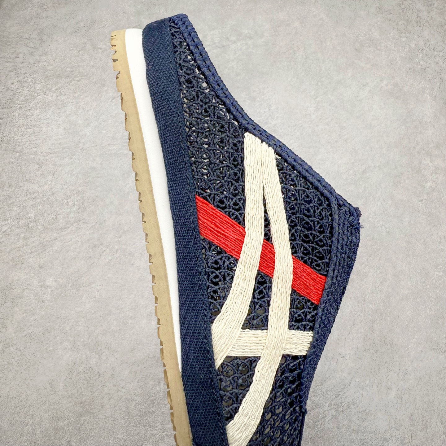 图片[6]-Asics Onitsuka Tiger 鬼冢虎 MEXICO 66 Sabot 半拖舒适日常透气轻便低帮生活休闲鞋 鬼塚虎从运动中汲取灵感，并致力于打造融合舒适感受与创新设计的时尚品牌。品牌的设计风格既体现了对传统的致敬，同时也表达了对精致风格和现代创意的推崇。我们提供独具个性的全系列产品，打造从头到脚的整体穿搭。每件产品皆以精湛工艺匠心打造，细节考究，品质出众。尺码：36 37 37.5 38 39 39.5 40.5 41.5 42 42.5 43.5 44 45-选品中心