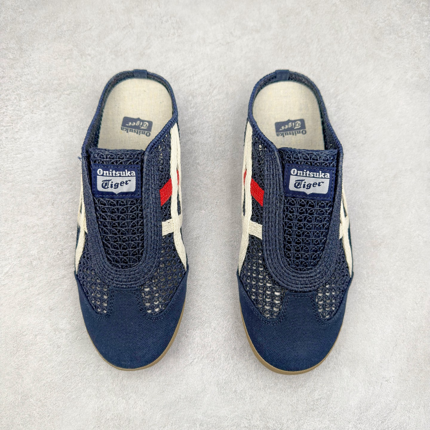 图片[2]-Asics Onitsuka Tiger 鬼冢虎 MEXICO 66 Sabot 半拖舒适日常透气轻便低帮生活休闲鞋 鬼塚虎从运动中汲取灵感，并致力于打造融合舒适感受与创新设计的时尚品牌。品牌的设计风格既体现了对传统的致敬，同时也表达了对精致风格和现代创意的推崇。我们提供独具个性的全系列产品，打造从头到脚的整体穿搭。每件产品皆以精湛工艺匠心打造，细节考究，品质出众。尺码：36 37 37.5 38 39 39.5 40.5 41.5 42 42.5 43.5 44 45-选品中心