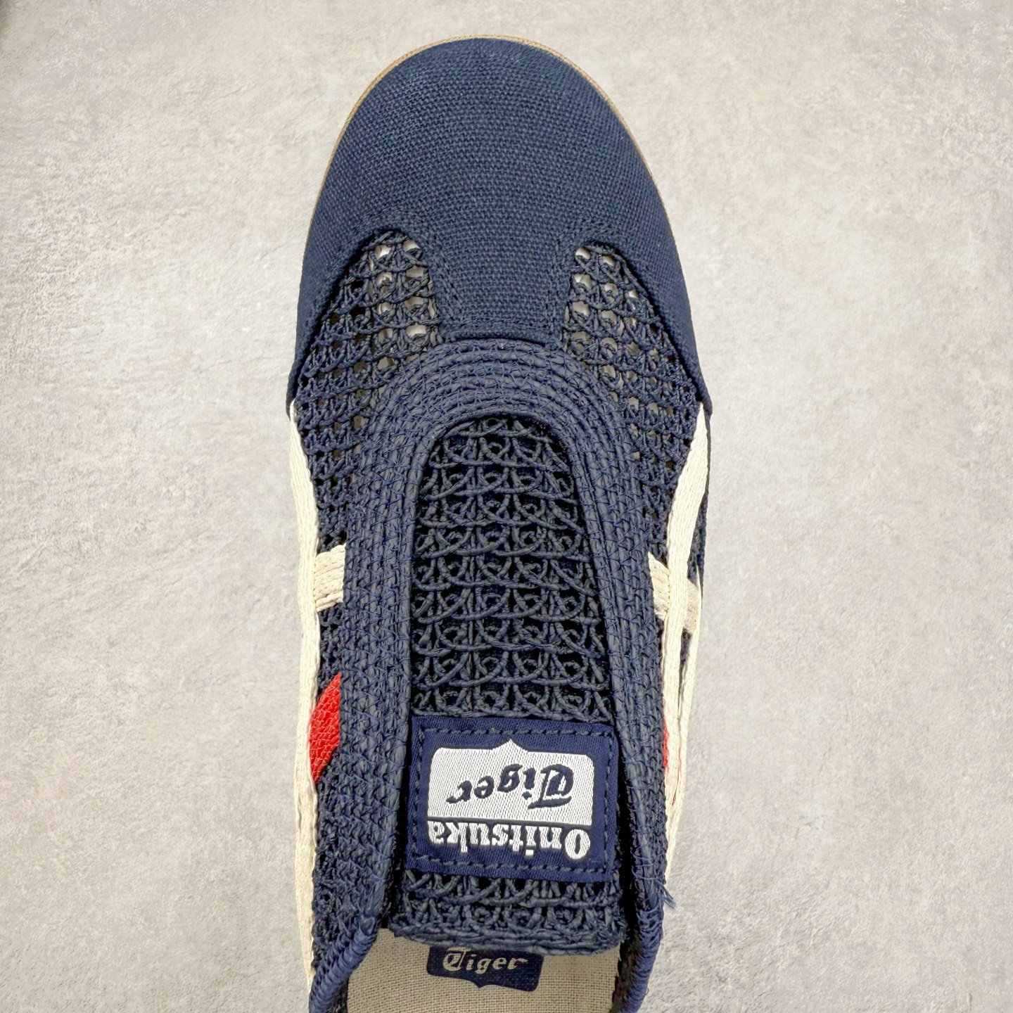 图片[4]-Asics Onitsuka Tiger 鬼冢虎 MEXICO 66 Sabot 半拖舒适日常透气轻便低帮生活休闲鞋 鬼塚虎从运动中汲取灵感，并致力于打造融合舒适感受与创新设计的时尚品牌。品牌的设计风格既体现了对传统的致敬，同时也表达了对精致风格和现代创意的推崇。我们提供独具个性的全系列产品，打造从头到脚的整体穿搭。每件产品皆以精湛工艺匠心打造，细节考究，品质出众。尺码：36 37 37.5 38 39 39.5 40.5 41.5 42 42.5 43.5 44 45-选品中心