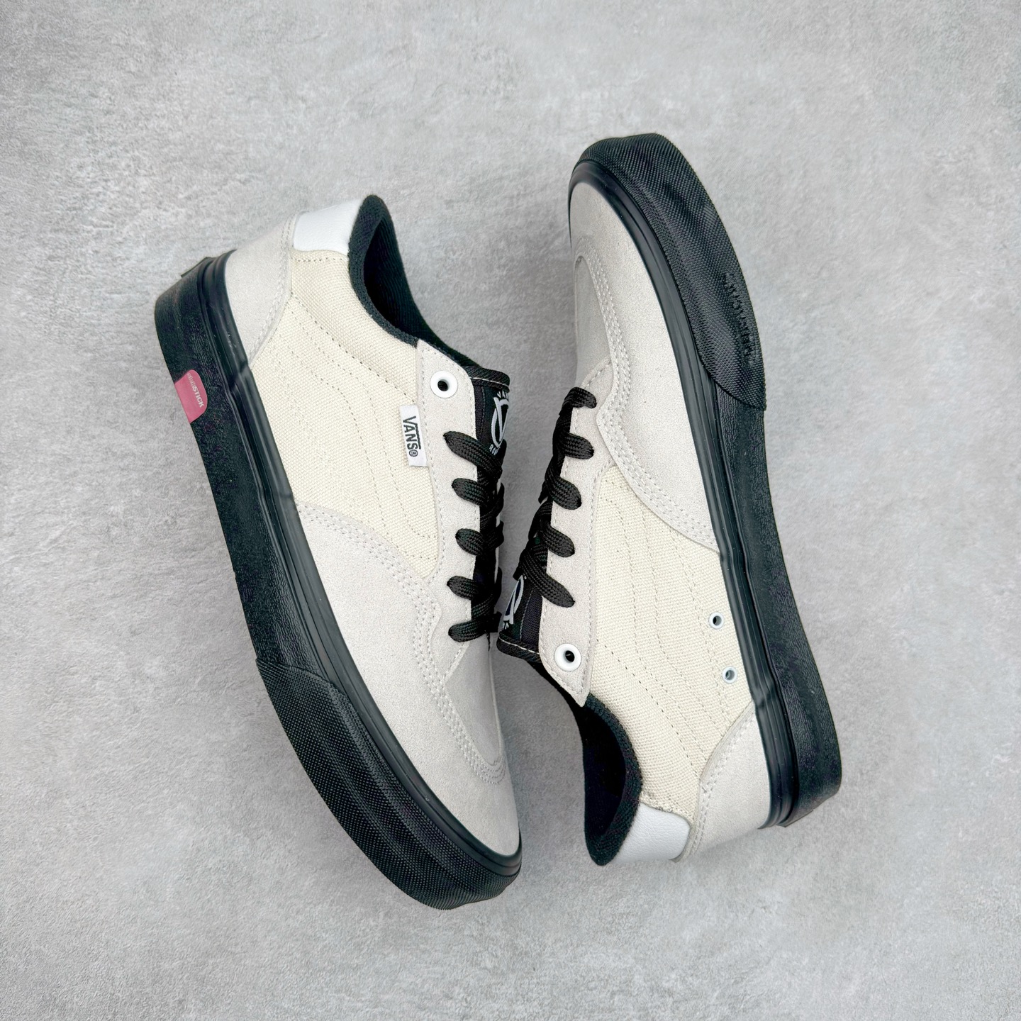 图片[3]-Vans Skate Rowan Pro 米白黑 经典百搭 轻便舒适专业滑板鞋 鞋底处的小心机脚能很好的释放脚底压力 货号：VN0A4TZCW8R 尺码：35 36 36.5 37 38 38.5 39 40 40.5 41 42 42.5 43 44 工艺：硫化1：1（重量1：1、真标、原钢印、材质标、鞋型标、合格证）-选品中心