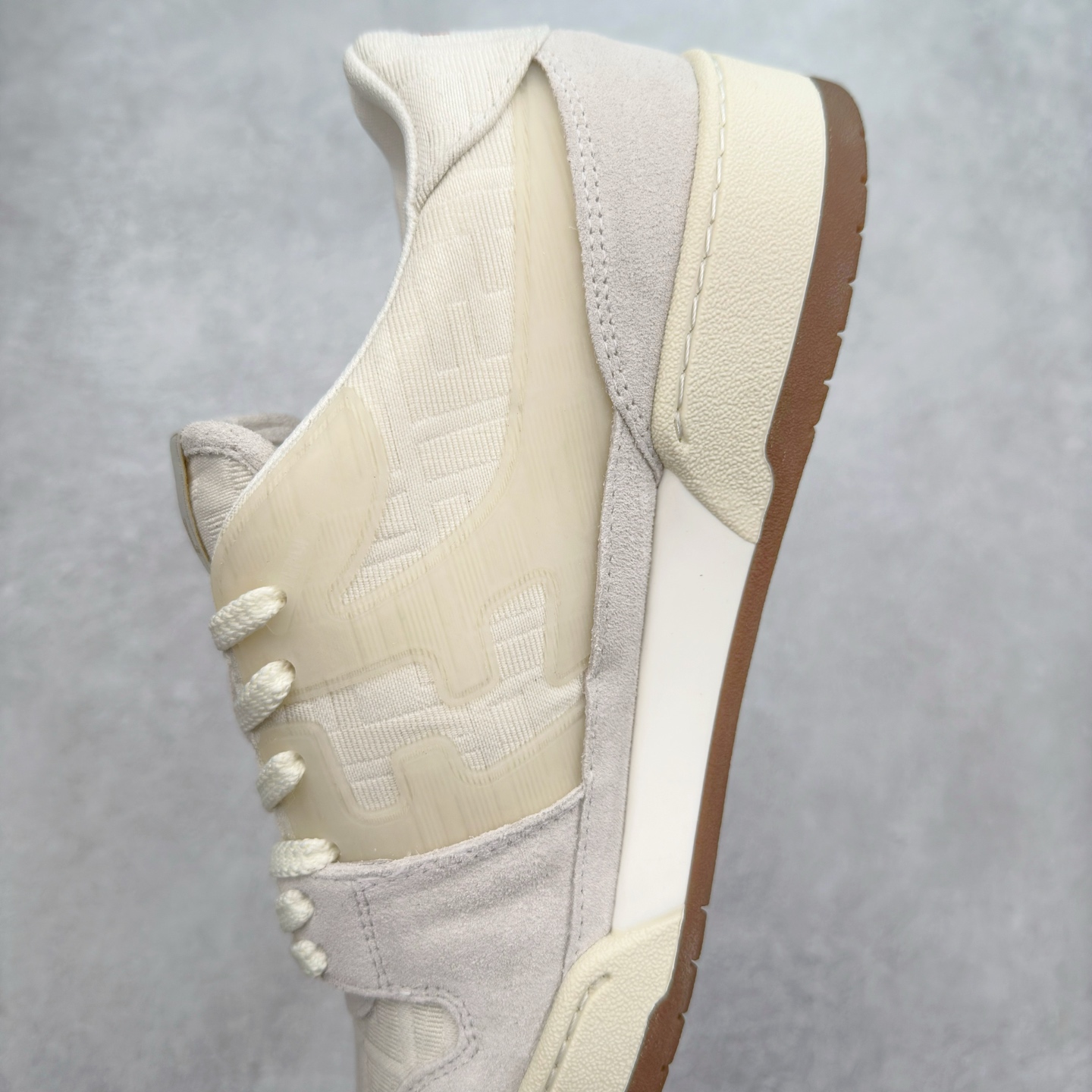 图片[7]-＃纯原 FENDI 芬迪 Match sneaters 魔术贴低帮运动鞋 独家定制 全身20几个细节点全部做到一致还原 吊打市面所有版本 独家原装套装配件官方同源 渠道原装订单 全套专柜包装物及配件#鞋底嵌入核心防伪芯片感应装置 FENDI芬迪match最新爆款情侣款运动鞋板鞋原版购入 高工艺无缝细空胶技术 贴楦误差0.05mm,鞋底采用固特异内外锁死工艺 最大限度弯折永不开胶 原鞋一致效果环保无味 鞋面采用麂皮和皮革拼接组合 logo内里采用毛巾绒里 上脚超级柔软 轻便 舒适搭配卫衣 尺码：35 36 37 38 39 40 41 42 43 44 45-选品中心