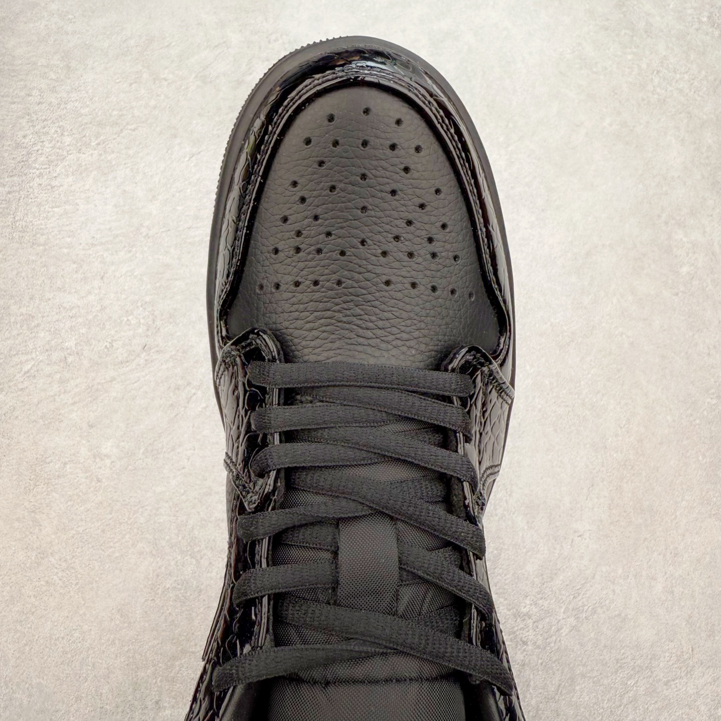 图片[4]-＃福利特价 Air Jordan AJ1 Low 低帮系列 百分百全新货品 零氧化发霉 给足利润空间操作 超乎所想的高性价比 原装楦头纸板开发 完美鞋型 超高清洁度 鞋型不臃肿别扭 原厂内置全掌气垫 A模大底 鞋舌AJ原厂专用牛津布 AJ专用反口珍珠布 原厂无杂质高弹内里海棉 特殊封边弹力鞋带 原鞋开模 拒绝公底 购置公司同步原材料 都有细节原汁原味 忠于原版 尺码：36 36.5 37.5 38 38.5 39 40 40.5 41 42 42.5 43 44 44.5 45 46-选品中心