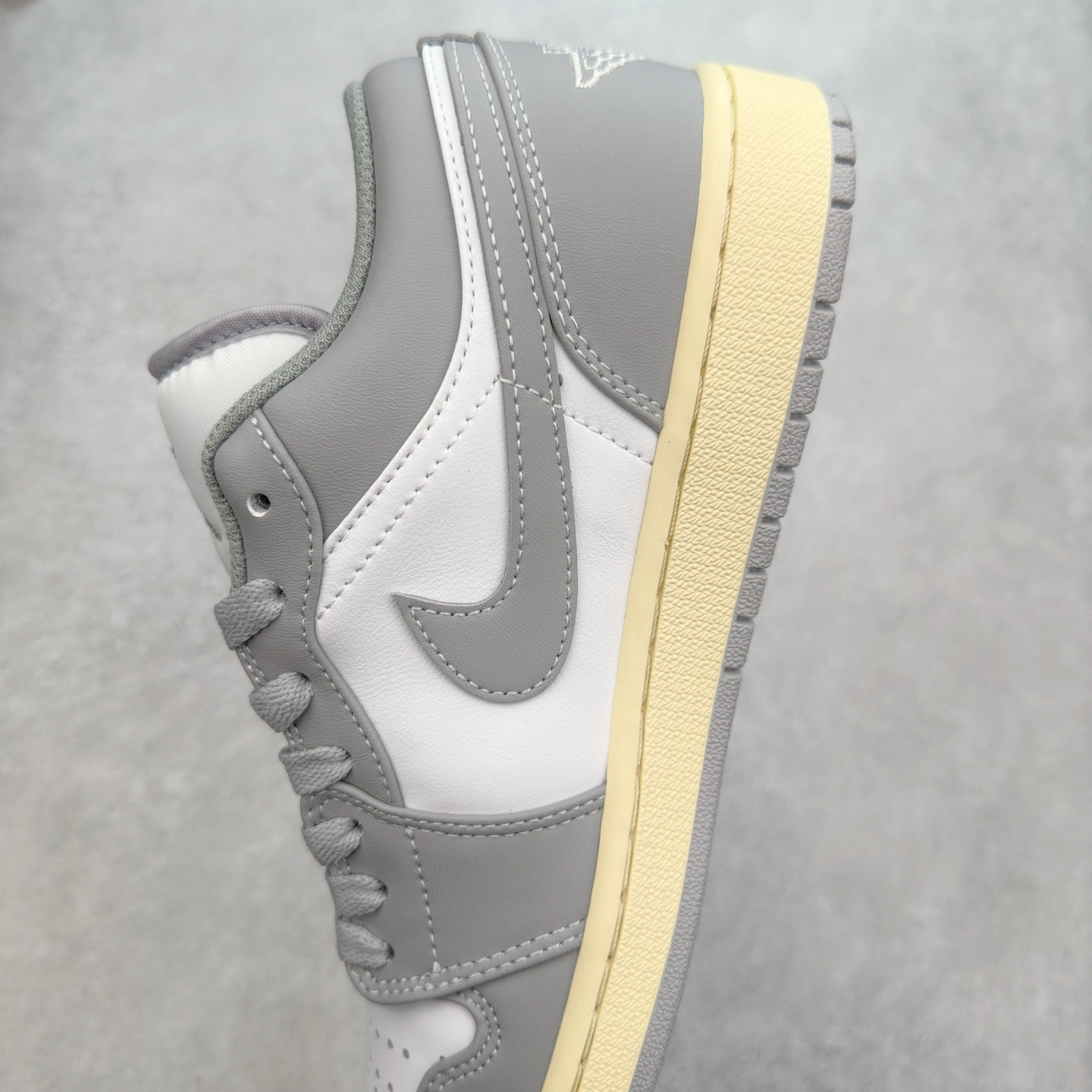 图片[7]-＃福利特价 Air Jordan AJ1 Low 低帮系列 百分百全新货品 零氧化发霉 给足利润空间操作 超乎所想的高性价比 原装楦头纸板开发 完美鞋型 超高清洁度 鞋型不臃肿别扭 原厂内置全掌气垫 A模大底 鞋舌AJ原厂专用牛津布 AJ专用反口珍珠布 原厂无杂质高弹内里海棉 特殊封边弹力鞋带 原鞋开模 拒绝公底 购置公司同步原材料 都有细节原汁原味 忠于原版 尺码：36 36.5 37.5 38 38.5 39 40 40.5 41 42 42.5 43 44 44.5 45 46-选品中心