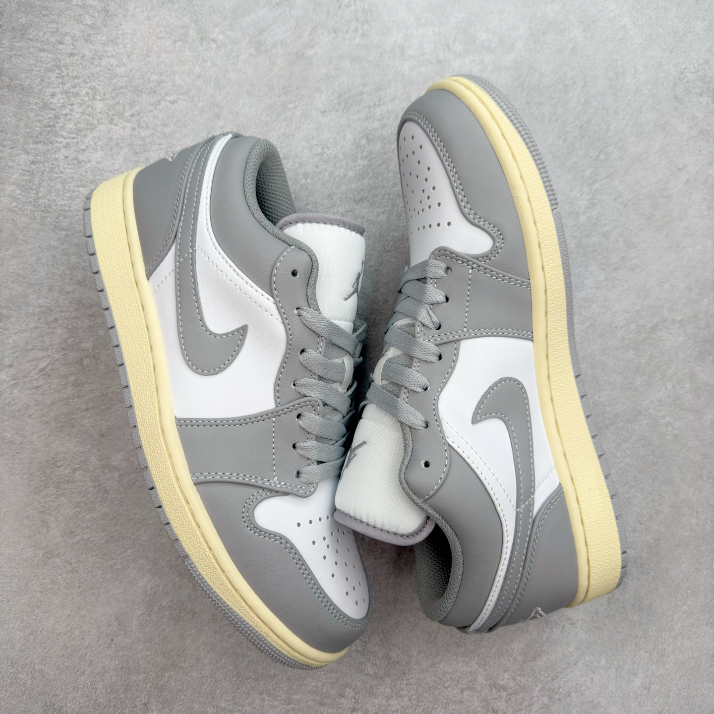 图片[3]-＃福利特价 Air Jordan AJ1 Low 低帮系列 百分百全新货品 零氧化发霉 给足利润空间操作 超乎所想的高性价比 原装楦头纸板开发 完美鞋型 超高清洁度 鞋型不臃肿别扭 原厂内置全掌气垫 A模大底 鞋舌AJ原厂专用牛津布 AJ专用反口珍珠布 原厂无杂质高弹内里海棉 特殊封边弹力鞋带 原鞋开模 拒绝公底 购置公司同步原材料 都有细节原汁原味 忠于原版 尺码：36 36.5 37.5 38 38.5 39 40 40.5 41 42 42.5 43 44 44.5 45 46-选品中心