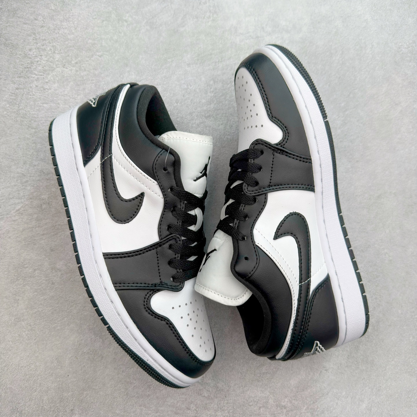 图片[3]-＃福利特价 Air Jordan AJ1 Low 低帮系列 百分百全新货品 零氧化发霉 给足利润空间操作 超乎所想的高性价比 原装楦头纸板开发 完美鞋型 超高清洁度 鞋型不臃肿别扭 原厂内置全掌气垫 A模大底 鞋舌AJ原厂专用牛津布 AJ专用反口珍珠布 原厂无杂质高弹内里海棉 特殊封边弹力鞋带 原鞋开模 拒绝公底 购置公司同步原材料 都有细节原汁原味 忠于原版 尺码：36 36.5 37.5 38 38.5 39 40 40.5 41 42 42.5 43 44 44.5 45 46-选品中心