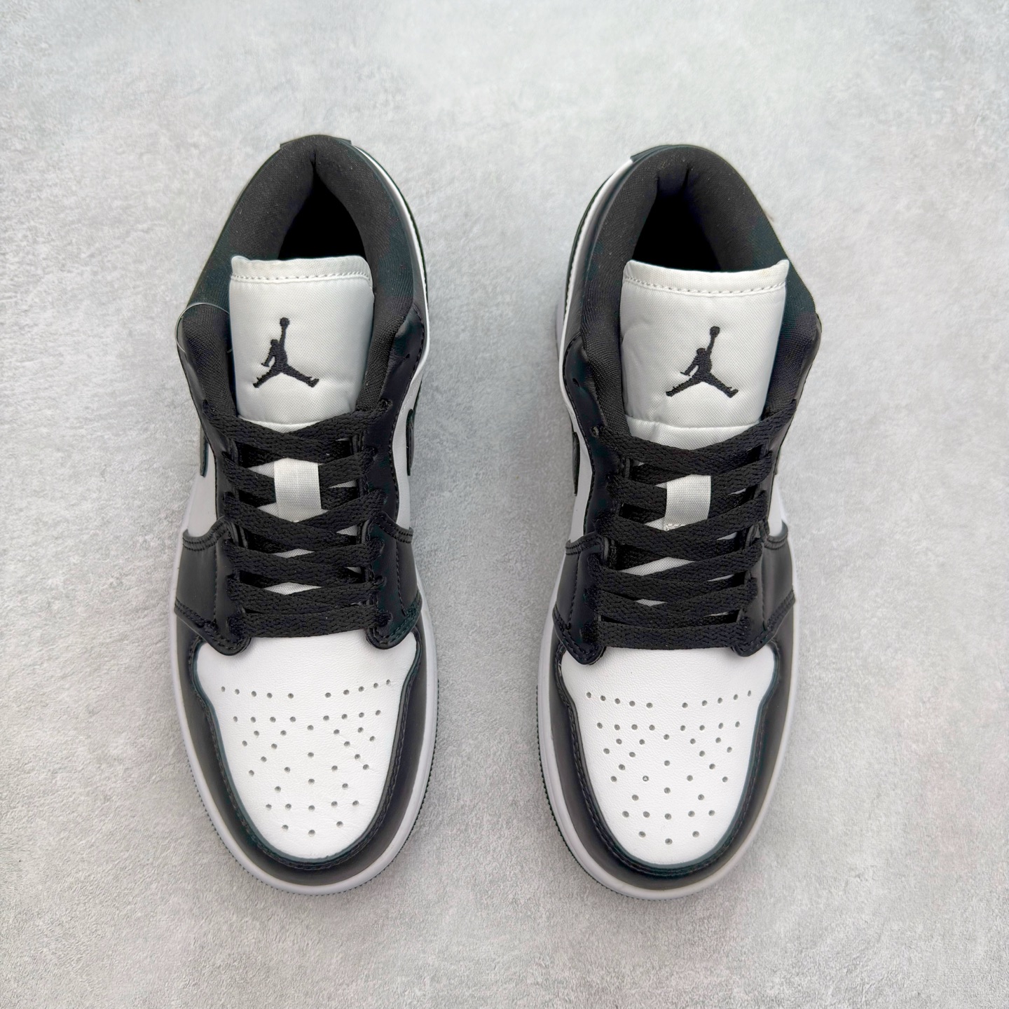 图片[2]-＃福利特价 Air Jordan AJ1 Low 低帮系列 百分百全新货品 零氧化发霉 给足利润空间操作 超乎所想的高性价比 原装楦头纸板开发 完美鞋型 超高清洁度 鞋型不臃肿别扭 原厂内置全掌气垫 A模大底 鞋舌AJ原厂专用牛津布 AJ专用反口珍珠布 原厂无杂质高弹内里海棉 特殊封边弹力鞋带 原鞋开模 拒绝公底 购置公司同步原材料 都有细节原汁原味 忠于原版 尺码：36 36.5 37.5 38 38.5 39 40 40.5 41 42 42.5 43 44 44.5 45 46-选品中心