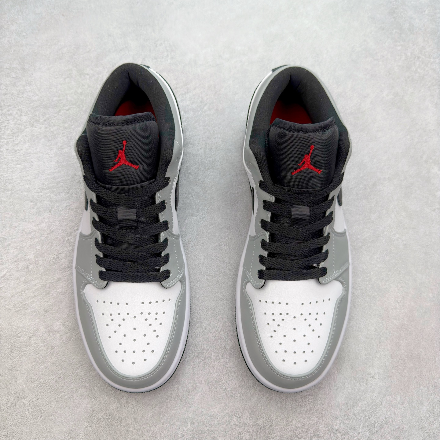图片[2]-＃福利特价 Air Jordan AJ1 Low 低帮系列 百分百全新货品 零氧化发霉 给足利润空间操作 超乎所想的高性价比 原装楦头纸板开发 完美鞋型 超高清洁度 鞋型不臃肿别扭 原厂内置全掌气垫 A模大底 鞋舌AJ原厂专用牛津布 AJ专用反口珍珠布 原厂无杂质高弹内里海棉 特殊封边弹力鞋带 原鞋开模 拒绝公底 购置公司同步原材料 都有细节原汁原味 忠于原版 尺码：36 36.5 37.5 38 38.5 39 40 40.5 41 42 42.5 43 44 44.5 45 46-选品中心