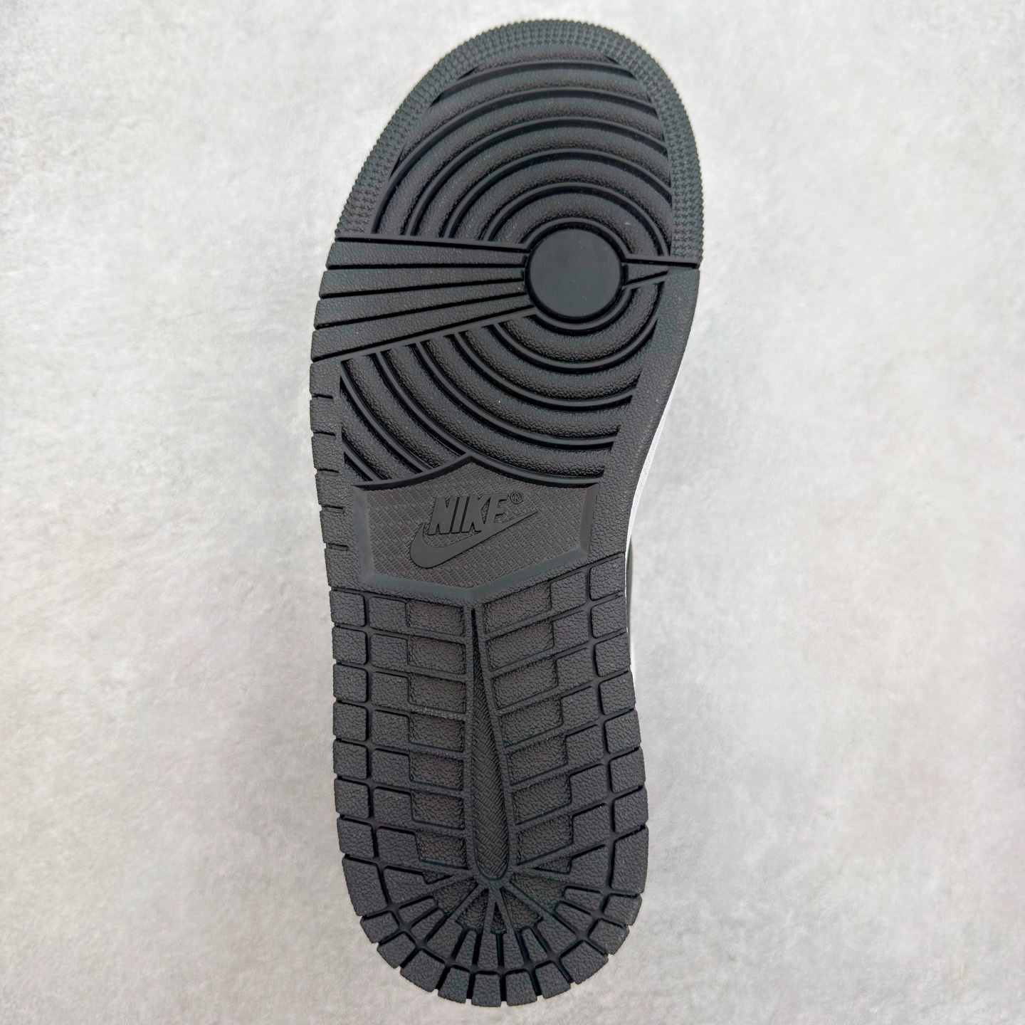 图片[9]-＃福利特价 Air Jordan AJ1 Low 低帮系列 百分百全新货品 零氧化发霉 给足利润空间操作 超乎所想的高性价比 原装楦头纸板开发 完美鞋型 超高清洁度 鞋型不臃肿别扭 原厂内置全掌气垫 A模大底 鞋舌AJ原厂专用牛津布 AJ专用反口珍珠布 原厂无杂质高弹内里海棉 特殊封边弹力鞋带 原鞋开模 拒绝公底 购置公司同步原材料 都有细节原汁原味 忠于原版 尺码：36 36.5 37.5 38 38.5 39 40 40.5 41 42 42.5 43 44 44.5 45 46-选品中心