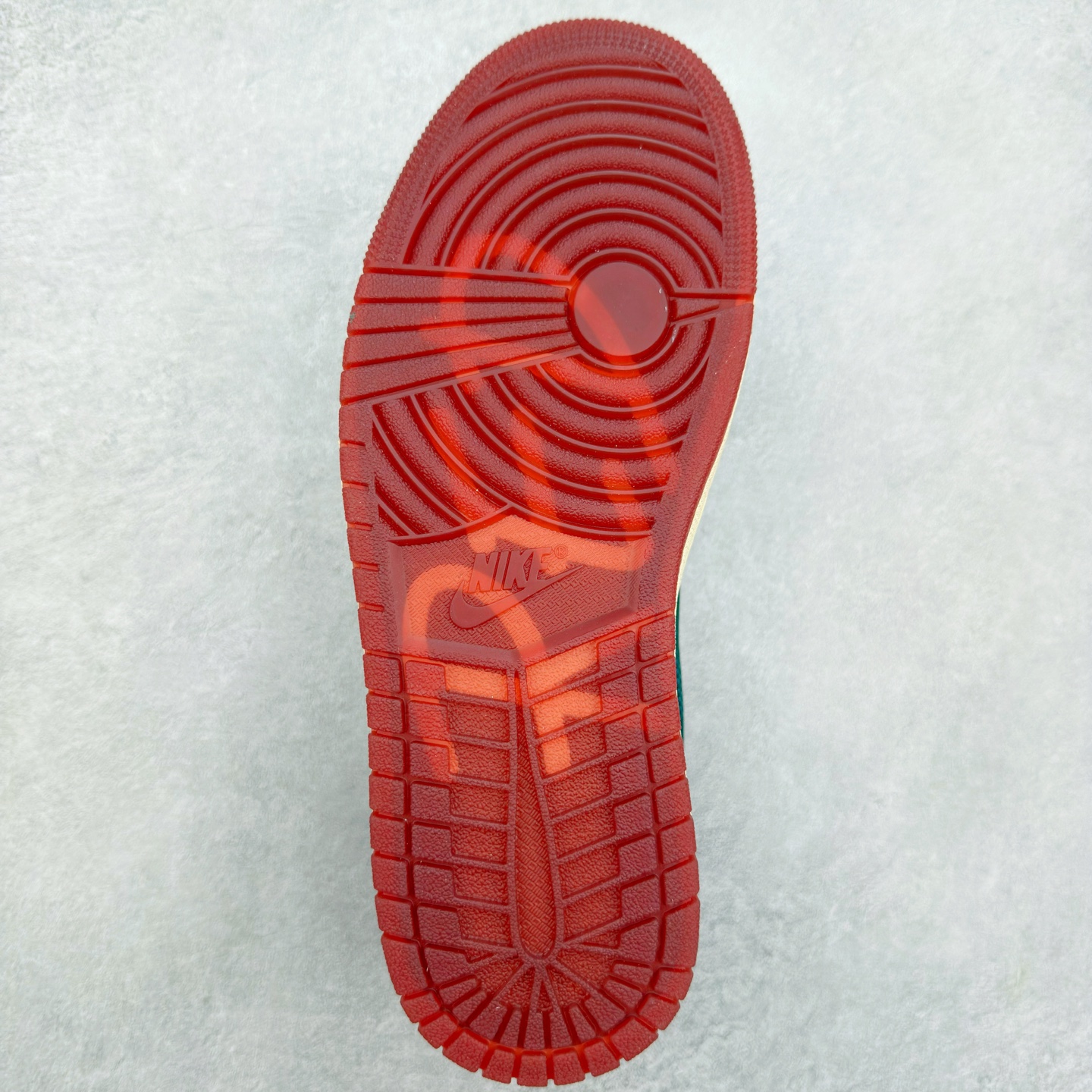 图片[9]-＃福利特价 Air Jordan AJ1 Low 低帮系列 百分百全新货品 零氧化发霉 给足利润空间操作 超乎所想的高性价比 原装楦头纸板开发 完美鞋型 超高清洁度 鞋型不臃肿别扭 原厂内置全掌气垫 A模大底 鞋舌AJ原厂专用牛津布 AJ专用反口珍珠布 原厂无杂质高弹内里海棉 特殊封边弹力鞋带 原鞋开模 拒绝公底 购置公司同步原材料 都有细节原汁原味 忠于原版 尺码：36 36.5 37.5 38 38.5 39 40 40.5 41 42 42.5 43 44 44.5 45 46-选品中心