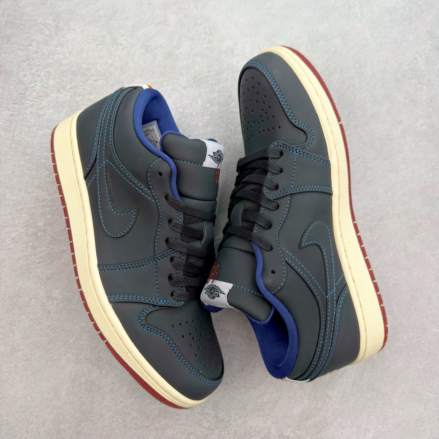 图片[3]-＃福利特价 Air Jordan AJ1 Low 低帮系列 百分百全新货品 零氧化发霉 给足利润空间操作 超乎所想的高性价比 原装楦头纸板开发 完美鞋型 超高清洁度 鞋型不臃肿别扭 原厂内置全掌气垫 A模大底 鞋舌AJ原厂专用牛津布 AJ专用反口珍珠布 原厂无杂质高弹内里海棉 特殊封边弹力鞋带 原鞋开模 拒绝公底 购置公司同步原材料 都有细节原汁原味 忠于原版 尺码：36 36.5 37.5 38 38.5 39 40 40.5 41 42 42.5 43 44 44.5 45 46-选品中心