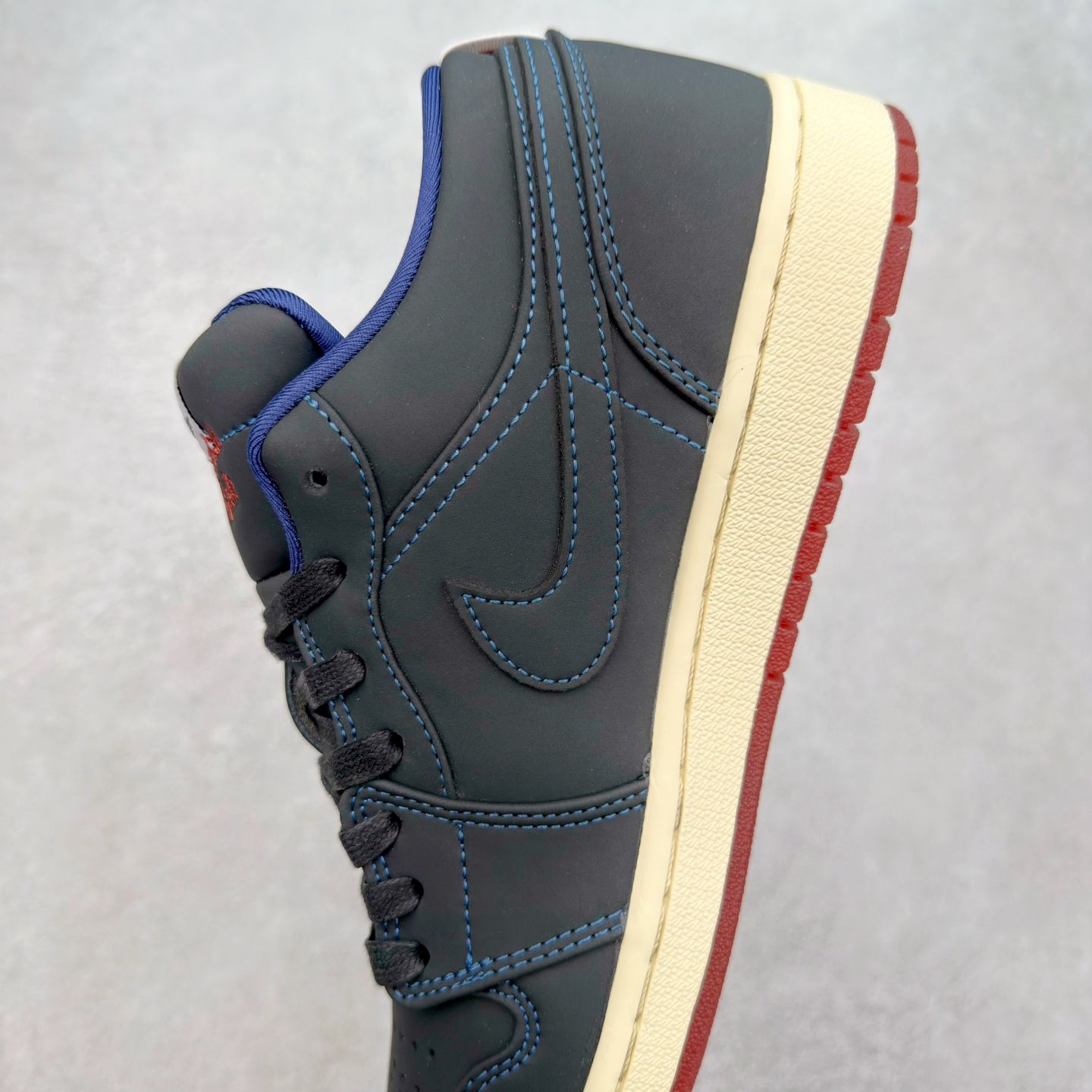 图片[7]-＃福利特价 Air Jordan AJ1 Low 低帮系列 百分百全新货品 零氧化发霉 给足利润空间操作 超乎所想的高性价比 原装楦头纸板开发 完美鞋型 超高清洁度 鞋型不臃肿别扭 原厂内置全掌气垫 A模大底 鞋舌AJ原厂专用牛津布 AJ专用反口珍珠布 原厂无杂质高弹内里海棉 特殊封边弹力鞋带 原鞋开模 拒绝公底 购置公司同步原材料 都有细节原汁原味 忠于原版 尺码：36 36.5 37.5 38 38.5 39 40 40.5 41 42 42.5 43 44 44.5 45 46-选品中心