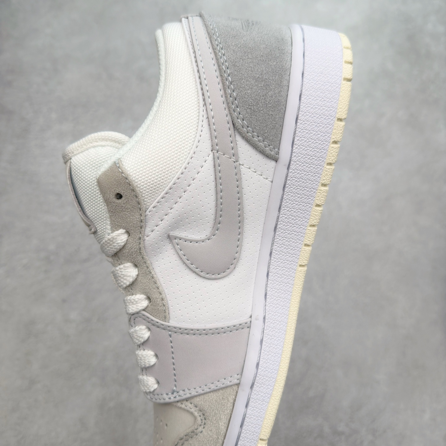 图片[7]-＃福利特价 Air Jordan AJ1 Low 低帮系列 百分百全新货品 零氧化发霉 给足利润空间操作 超乎所想的高性价比 原装楦头纸板开发 完美鞋型 超高清洁度 鞋型不臃肿别扭 原厂内置全掌气垫 A模大底 鞋舌AJ原厂专用牛津布 AJ专用反口珍珠布 原厂无杂质高弹内里海棉 特殊封边弹力鞋带 原鞋开模 拒绝公底 购置公司同步原材料 都有细节原汁原味 忠于原版 尺码：36 36.5 37.5 38 38.5 39 40 40.5 41 42 42.5 43 44 44.5 45 46-选品中心