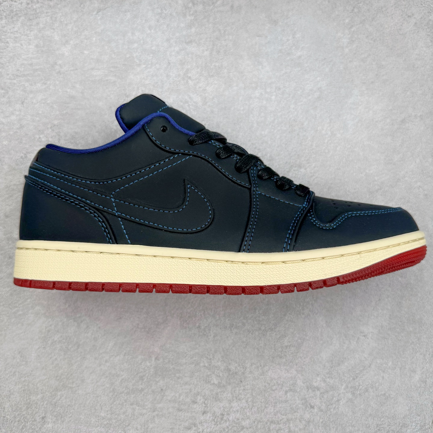 图片[6]-＃福利特价 Air Jordan AJ1 Low 低帮系列 百分百全新货品 零氧化发霉 给足利润空间操作 超乎所想的高性价比 原装楦头纸板开发 完美鞋型 超高清洁度 鞋型不臃肿别扭 原厂内置全掌气垫 A模大底 鞋舌AJ原厂专用牛津布 AJ专用反口珍珠布 原厂无杂质高弹内里海棉 特殊封边弹力鞋带 原鞋开模 拒绝公底 购置公司同步原材料 都有细节原汁原味 忠于原版 尺码：36 36.5 37.5 38 38.5 39 40 40.5 41 42 42.5 43 44 44.5 45 46-选品中心