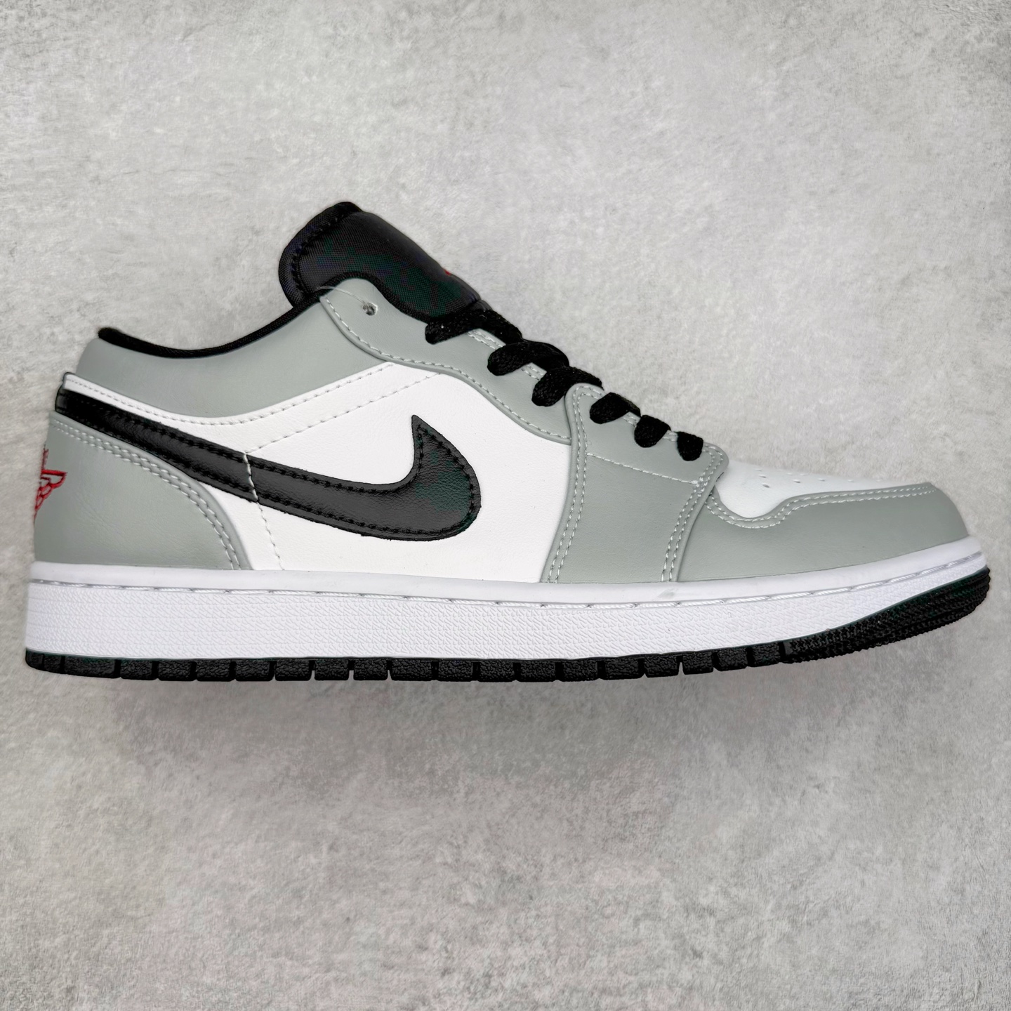 图片[6]-＃福利特价 Air Jordan AJ1 Low 低帮系列 百分百全新货品 零氧化发霉 给足利润空间操作 超乎所想的高性价比 原装楦头纸板开发 完美鞋型 超高清洁度 鞋型不臃肿别扭 原厂内置全掌气垫 A模大底 鞋舌AJ原厂专用牛津布 AJ专用反口珍珠布 原厂无杂质高弹内里海棉 特殊封边弹力鞋带 原鞋开模 拒绝公底 购置公司同步原材料 都有细节原汁原味 忠于原版 尺码：36 36.5 37.5 38 38.5 39 40 40.5 41 42 42.5 43 44 44.5 45 46-选品中心
