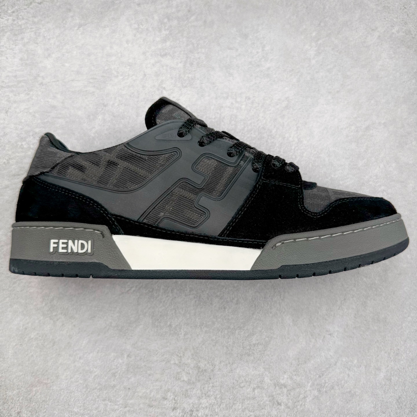 图片[2]-＃纯原 FENDI 芬迪 Match sneaters 魔术贴低帮运动鞋 独家定制 全身20几个细节点全部做到一致还原 吊打市面所有版本 独家原装套装配件官方同源 渠道原装订单 全套专柜包装物及配件#鞋底嵌入核心防伪芯片感应装置 FENDI芬迪match最新爆款情侣款运动鞋板鞋原版购入 高工艺无缝细空胶技术 贴楦误差0.05mm,鞋底采用固特异内外锁死工艺 最大限度弯折永不开胶 原鞋一致效果环保无味 鞋面采用麂皮和皮革拼接组合 logo内里采用毛巾绒里 上脚超级柔软 轻便 舒适搭配卫衣 尺码：35 36 37 38 39 40 41 42 43 44 45-选品中心