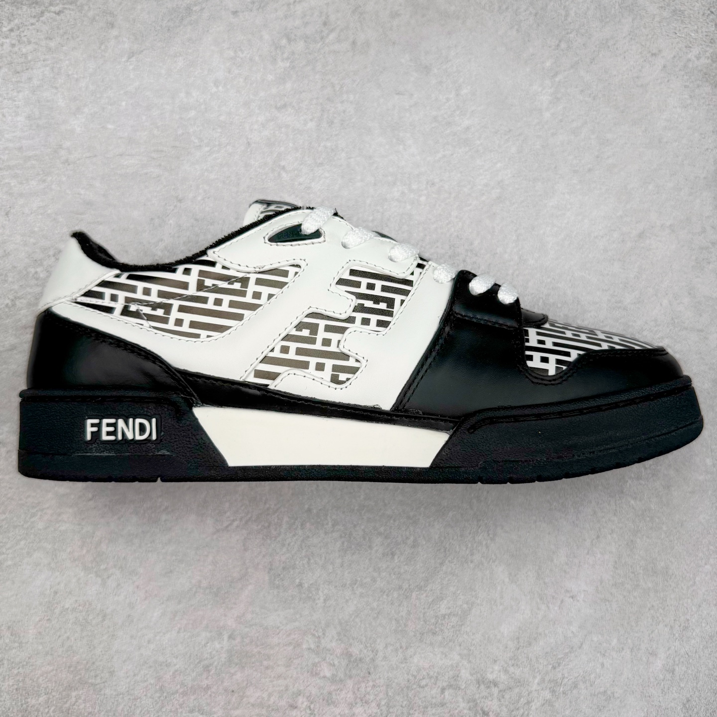 图片[3]-＃纯原 FENDI 芬迪 Match sneaters 魔术贴低帮运动鞋 独家定制 全身20几个细节点全部做到一致还原 吊打市面所有版本 独家原装套装配件官方同源 渠道原装订单 全套专柜包装物及配件#鞋底嵌入核心防伪芯片感应装置 FENDI芬迪match最新爆款情侣款运动鞋板鞋原版购入 高工艺无缝细空胶技术 贴楦误差0.05mm,鞋底采用固特异内外锁死工艺 最大限度弯折永不开胶 原鞋一致效果环保无味 鞋面采用麂皮和皮革拼接组合 logo内里采用毛巾绒里 上脚超级柔软 轻便 舒适搭配卫衣 尺码：35 36 37 38 39 40 41 42 43 44 45-选品中心