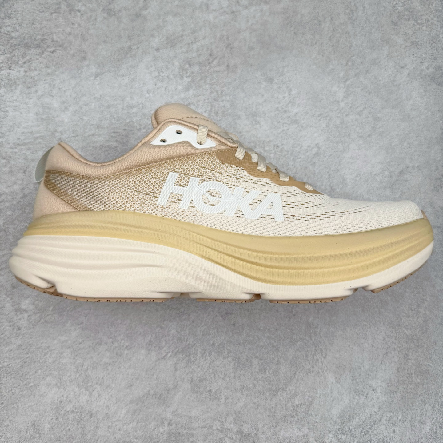 ＃HK纯原 HOKA ONE ONE Bondi 8 邦代八代缓震网面耐磨低帮跑步鞋 原始的 Bondi 缓震和线条在这里 提供该特许经营权众所周知的柔软、平衡的乘坐体验 Bondi 使用加长的摇杆微调几何形状 以获得更大的加速度 同时由于采用碳纤维板 还可以提供更平稳的脚趾离地 尺码：36 36.5 37.5 38 38.5 39 40 40.5 41 42 42.5 43 44 44.5 45-选品中心