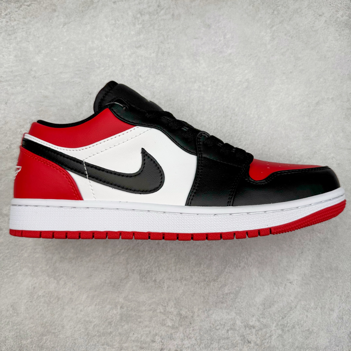 图片[6]-＃福利特价 Air Jordan AJ1 Low 低帮系列 百分百全新货品 零氧化发霉 给足利润空间操作 超乎所想的高性价比 原装楦头纸板开发 完美鞋型 超高清洁度 鞋型不臃肿别扭 原厂内置全掌气垫 A模大底 鞋舌AJ原厂专用牛津布 AJ专用反口珍珠布 原厂无杂质高弹内里海棉 特殊封边弹力鞋带 原鞋开模 拒绝公底 购置公司同步原材料 都有细节原汁原味 忠于原版 尺码：36 36.5 37.5 38 38.5 39 40 40.5 41 42 42.5 43 44 44.5 45 46-选品中心