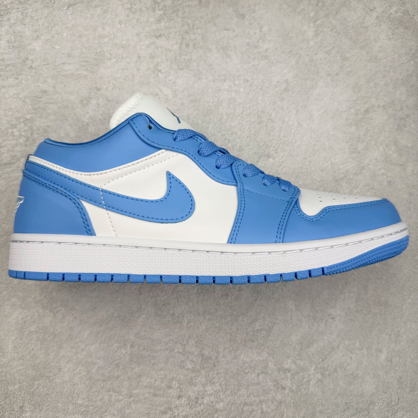 图片[4]-＃福利特价 Air Jordan AJ1 Low 低帮系列 百分百全新货品 零氧化发霉 给足利润空间操作 超乎所想的高性价比 原装楦头纸板开发 完美鞋型 超高清洁度 鞋型不臃肿别扭 原厂内置全掌气垫 A模大底 鞋舌AJ原厂专用牛津布 AJ专用反口珍珠布 原厂无杂质高弹内里海棉 特殊封边弹力鞋带 原鞋开模 拒绝公底 购置公司同步原材料 都有细节原汁原味 忠于原版 尺码：36 36.5 37.5 38 38.5 39 40 40.5 41 42 42.5 43 44 44.5 45 46-选品中心