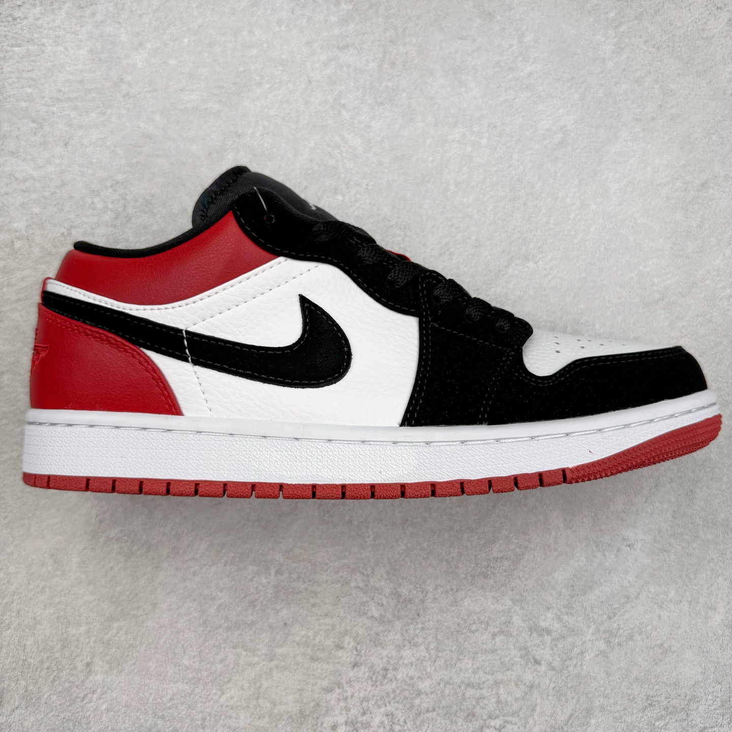 图片[3]-＃福利特价 Air Jordan AJ1 Low 低帮系列 百分百全新货品 零氧化发霉 给足利润空间操作 超乎所想的高性价比 原装楦头纸板开发 完美鞋型 超高清洁度 鞋型不臃肿别扭 原厂内置全掌气垫 A模大底 鞋舌AJ原厂专用牛津布 AJ专用反口珍珠布 原厂无杂质高弹内里海棉 特殊封边弹力鞋带 原鞋开模 拒绝公底 购置公司同步原材料 都有细节原汁原味 忠于原版 尺码：36 36.5 37.5 38 38.5 39 40 40.5 41 42 42.5 43 44 44.5 45 46-选品中心