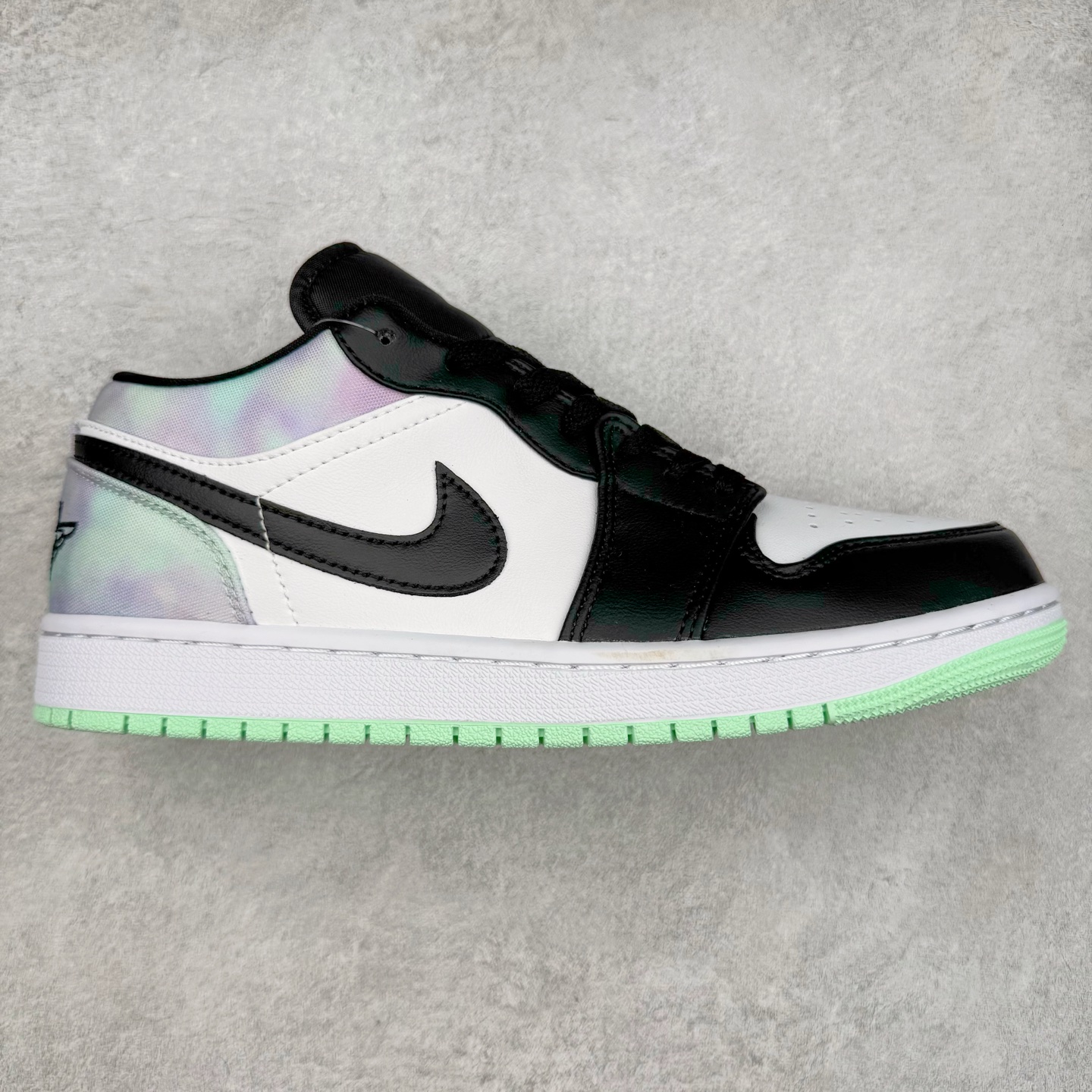 图片[8]-＃福利特价 Air Jordan AJ1 Low 低帮系列 百分百全新货品 零氧化发霉 给足利润空间操作 超乎所想的高性价比 原装楦头纸板开发 完美鞋型 超高清洁度 鞋型不臃肿别扭 原厂内置全掌气垫 A模大底 鞋舌AJ原厂专用牛津布 AJ专用反口珍珠布 原厂无杂质高弹内里海棉 特殊封边弹力鞋带 原鞋开模 拒绝公底 购置公司同步原材料 都有细节原汁原味 忠于原版 尺码：36 36.5 37.5 38 38.5 39 40 40.5 41 42 42.5 43 44 44.5 45 46-选品中心