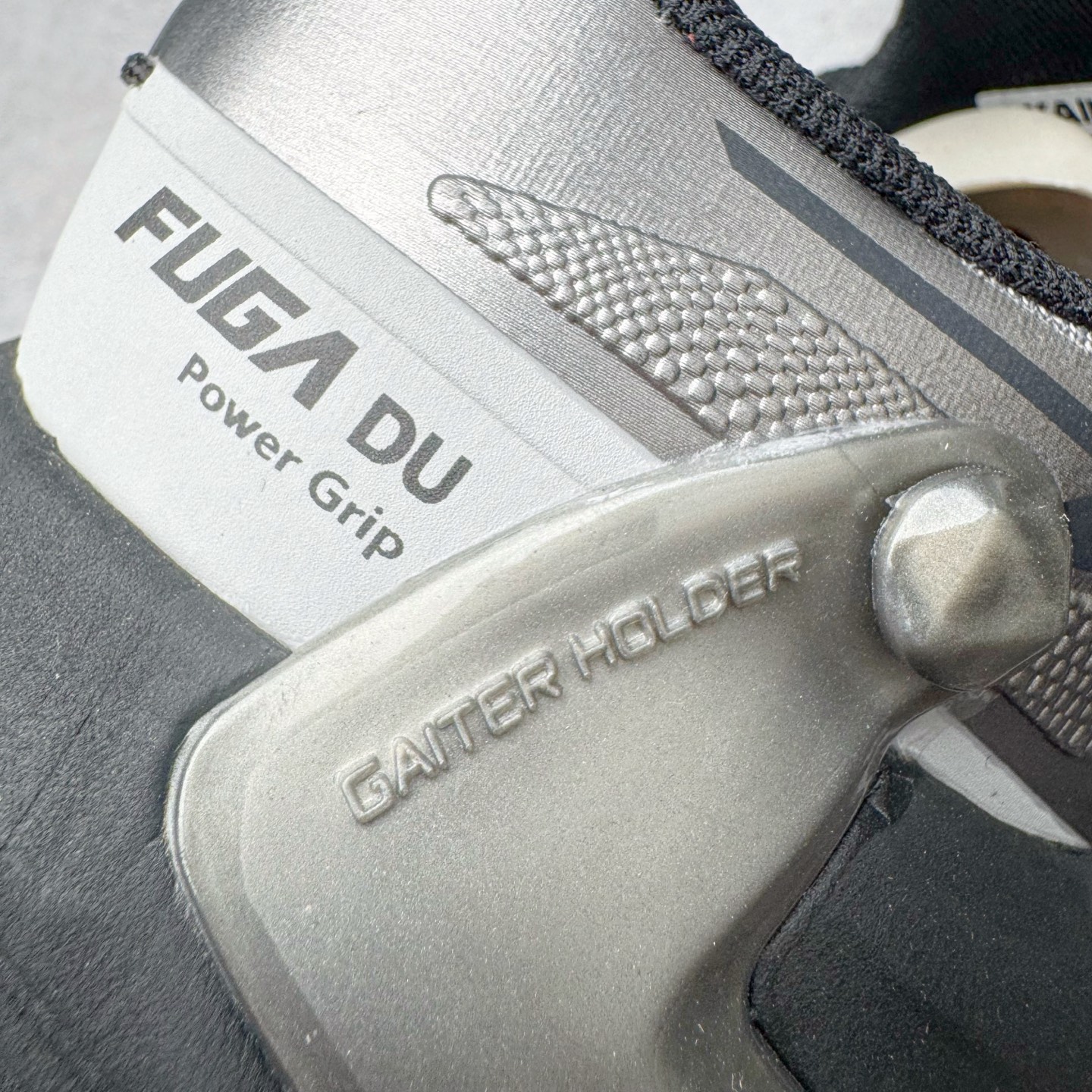 图片[13]-KAILAS FUGA DU BOA 凯乐石 黑山大坡王越野机能跑鞋 这双黑山整体呈现了多样的黑灰银搭配 鞋面主体部分采用网状薄翼材质中底是大坡王最具特色的山形结构 鞋带采用 BOA 旋钮快速穿脱系统 Vibram Megagrip 延续大坡王超强抓地 多重元素组合而成的造型和颜色设计让整双鞋观感丰富而又统一 整双鞋的技术和材料应用使得科技感十足颜色和脚感适合各类场景和场所穿着！ 尺码：36 36.5 37 37.5 38 39 39.5 40 41 41.5 42 42.5 43 44 44.5 45-选品中心