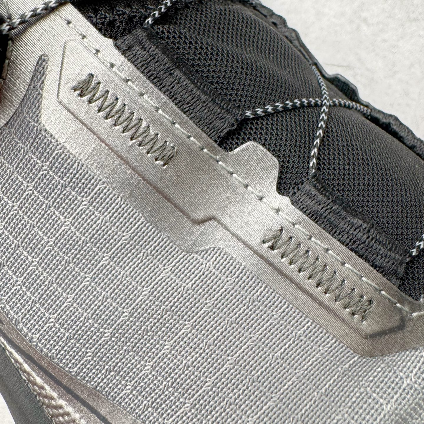 图片[14]-KAILAS FUGA DU BOA 凯乐石 黑山大坡王越野机能跑鞋 这双黑山整体呈现了多样的黑灰银搭配 鞋面主体部分采用网状薄翼材质中底是大坡王最具特色的山形结构 鞋带采用 BOA 旋钮快速穿脱系统 Vibram Megagrip 延续大坡王超强抓地 多重元素组合而成的造型和颜色设计让整双鞋观感丰富而又统一 整双鞋的技术和材料应用使得科技感十足颜色和脚感适合各类场景和场所穿着！ 尺码：36 36.5 37 37.5 38 39 39.5 40 41 41.5 42 42.5 43 44 44.5 45-选品中心