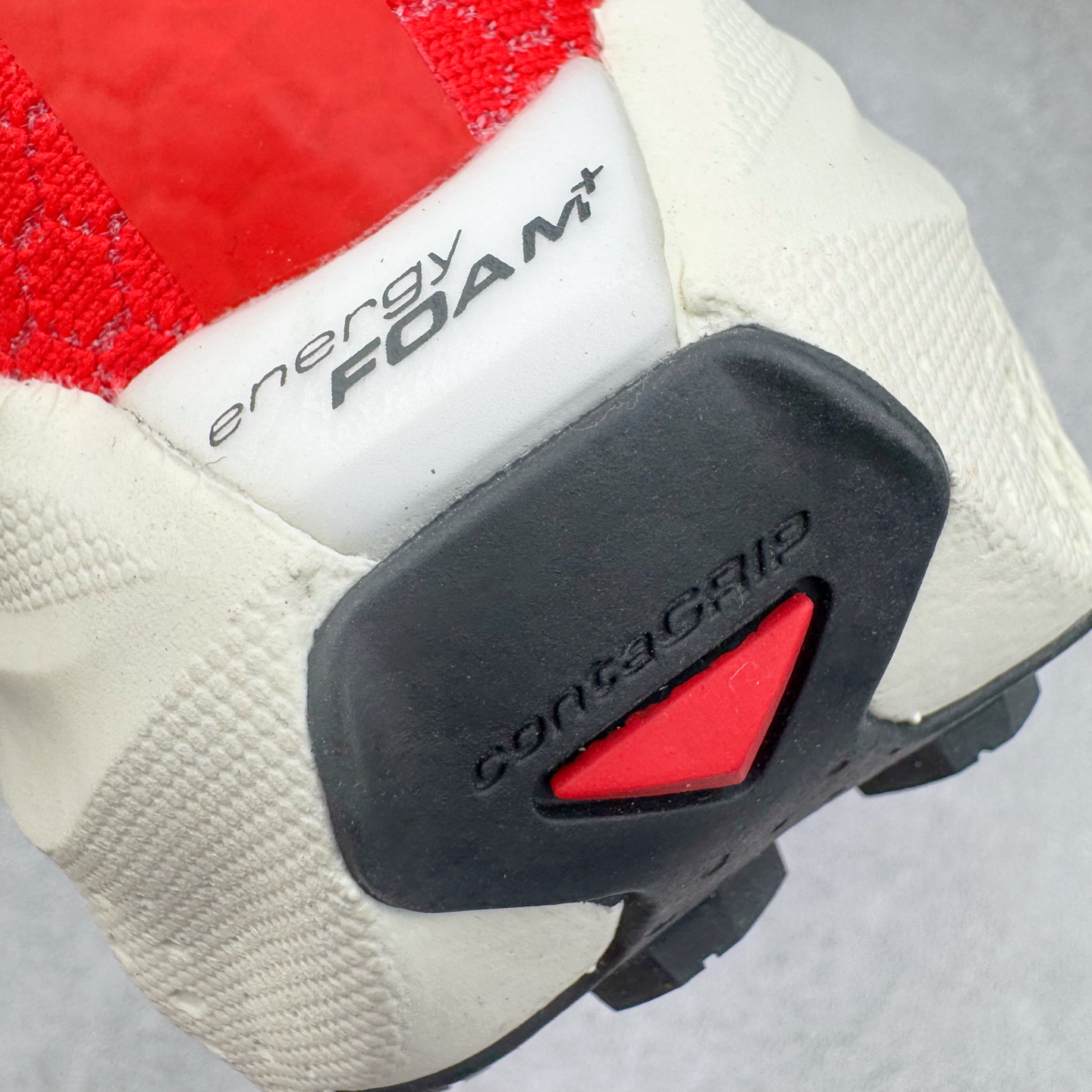 图片[13]-＃GX SALOMON萨洛蒙 S/LAB ULTRA Glide 柔软舒适防滑耐磨 低帮跑步鞋 SALOMON诞生于1947年的法国阿尔卑斯山区，全球知名的户外运动品牌。一直致力于推动滑雪、越野跑等山地运动的发展及产品的进步。其产品设计致力于追求创新和发掘产品的性能极限，帮助喜欢自由的人在山地间不断挑战自我 尺码：36 36.5 37.5 38 38.5 39 40 40.5 41 42 42.5 43 44 44.5 45 46.5-选品中心