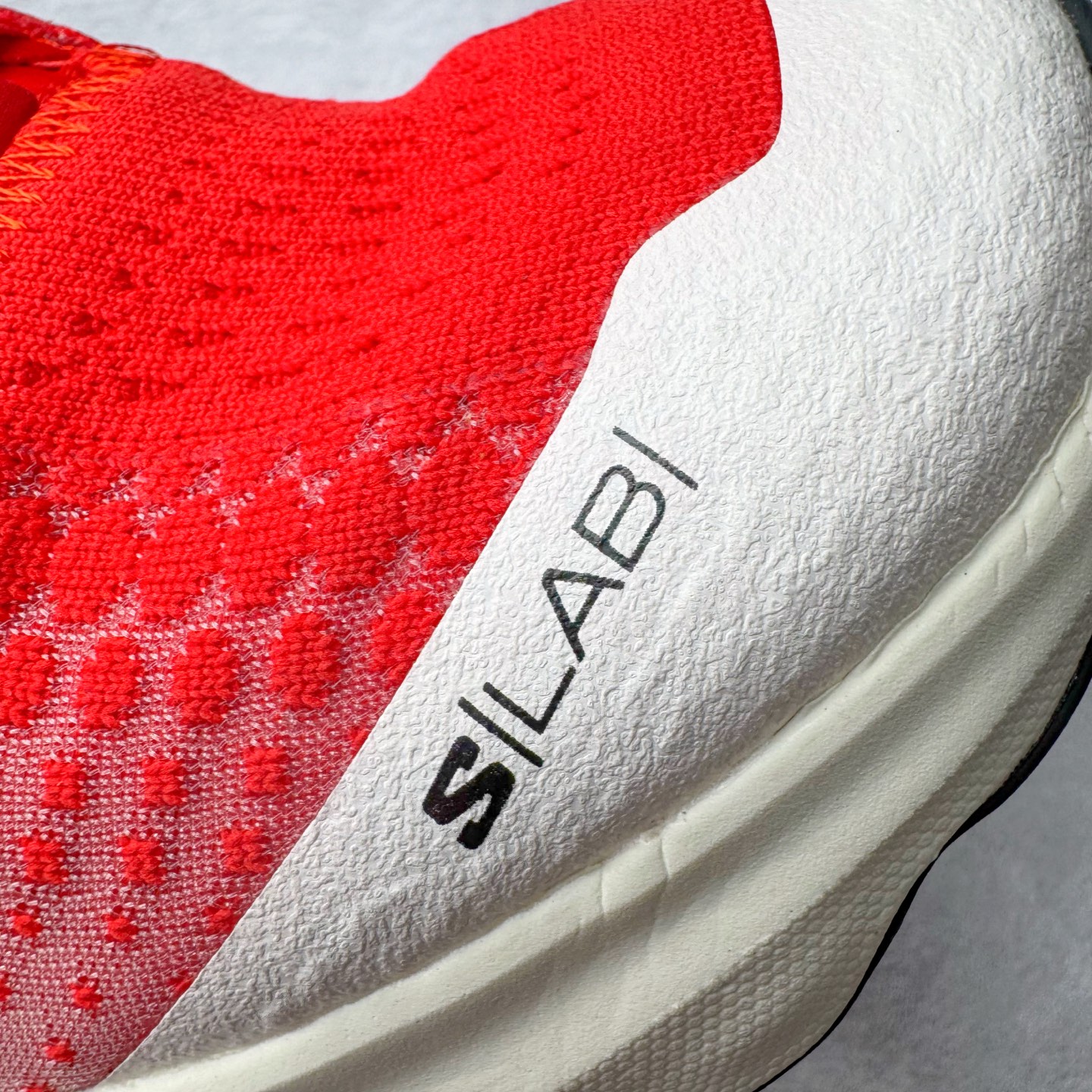 图片[18]-＃GX SALOMON萨洛蒙 S/LAB ULTRA Glide 柔软舒适防滑耐磨 低帮跑步鞋 SALOMON诞生于1947年的法国阿尔卑斯山区，全球知名的户外运动品牌。一直致力于推动滑雪、越野跑等山地运动的发展及产品的进步。其产品设计致力于追求创新和发掘产品的性能极限，帮助喜欢自由的人在山地间不断挑战自我 尺码：36 36.5 37.5 38 38.5 39 40 40.5 41 42 42.5 43 44 44.5 45 46.5-选品中心