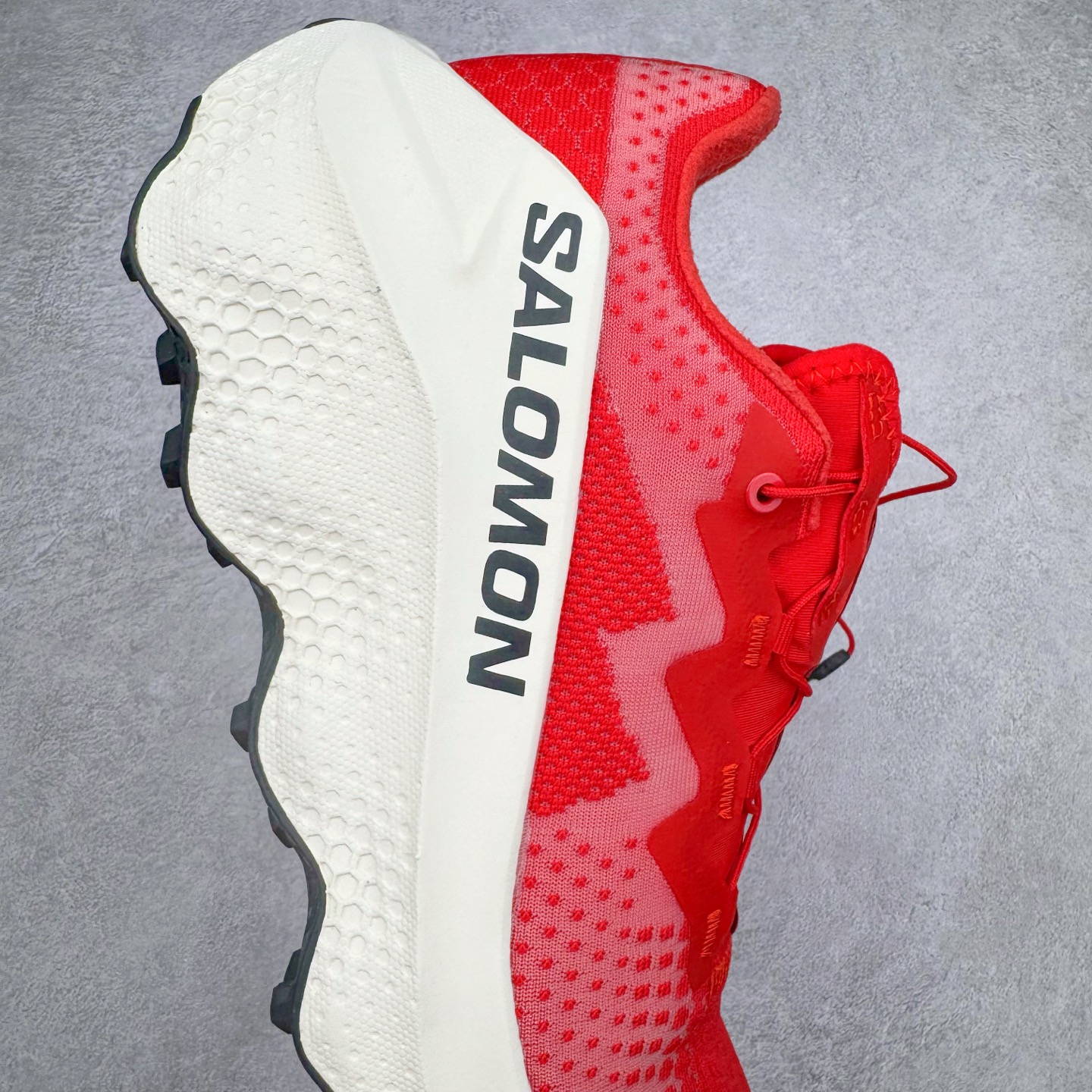 图片[6]-＃GX SALOMON萨洛蒙 S/LAB ULTRA Glide 柔软舒适防滑耐磨 低帮跑步鞋 SALOMON诞生于1947年的法国阿尔卑斯山区，全球知名的户外运动品牌。一直致力于推动滑雪、越野跑等山地运动的发展及产品的进步。其产品设计致力于追求创新和发掘产品的性能极限，帮助喜欢自由的人在山地间不断挑战自我 尺码：36 36.5 37.5 38 38.5 39 40 40.5 41 42 42.5 43 44 44.5 45 46.5-选品中心