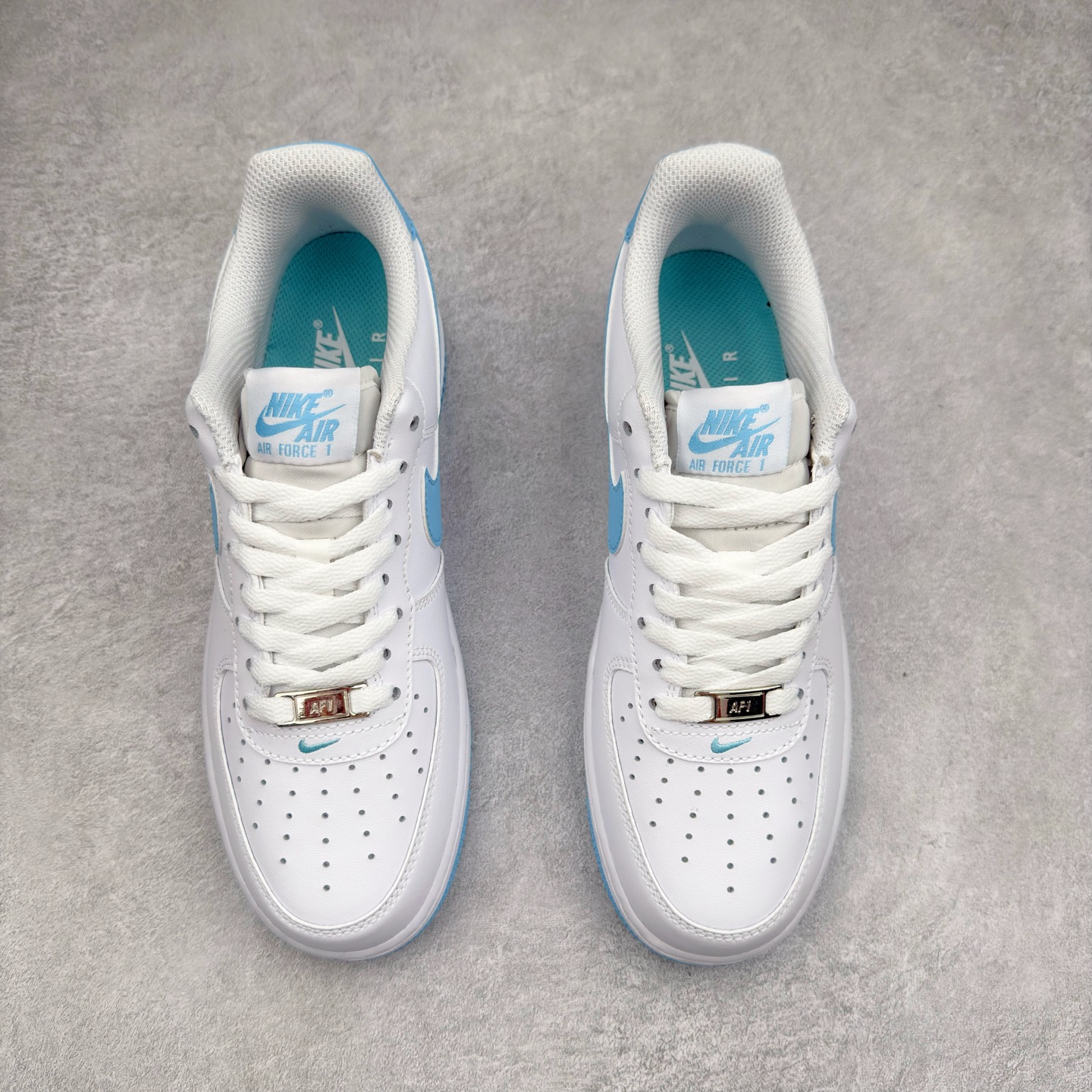 图片[2]-＃XT纯原 NK Air Force 1´07 Low 空军一号低帮百搭休闲运动板鞋 DV3808-103 顶级批次 2022全新楦头鞋型 鱼鳞大底 历时开发三个月 清洁度完美 二维码鞋标 内置芯片及solo气垫 大底高度及其弧度依照正品 钢印 logo刺绣 鞋口弧度 鞋头长度 鞋面冲孔 鞋垫背胶及钢印 完美鞋型对比正品 每一处都是细节满满 柔软、弹性十足的缓震性能和出色的中底设计 横跨复古与现代的外型结合 造就出风靡全球 三十多年的Force 1 直到今天还深受青睐 实拍调校N版已经零色差零失真 百分百还原实物色彩所见即所得 不存在货不对板色差等低级问题 选购参考实物拍摄 不混卖不参货 只用心做好货严格选品 承诺混一赔十 尺码：36 36.5 37.5 38 38.5 39 40 40.5 41 42 42.5 43 44 44.5 45-选品中心