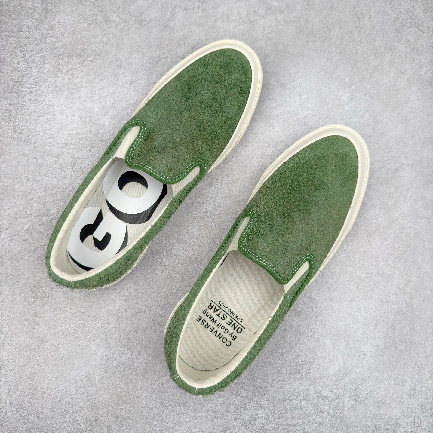 图片[3]-Tyler x GOLF WANG联名：One Star回归! Converse的One Star CC Slip Pro滑板鞋在 Tyler, the Creator和GOLF WANG的合作下再度回归，并且比以往更加“毛茸茸”。这次合作是Tyler亲自提出的，他特别请求Converse复刻这一滑板鞋款，用于最新的GOLF WANG系列。与Tyler之前的Converse联名鞋款一样，这双 GOLF WANG x One Star CC Slip Pro充满了丰富的色彩和纹理，鞋面采用毛茸茸的麂皮材质，色彩大胆且灵感来源于大自然的户外色调。原本作为低帮篮球鞋的One Star CC Slip Pro，经过演变已经成为滑板文化和时尚圈中的标志性鞋款，而这款鞋也完美契合了Tyler的个性一一他不仅是时尚ICON，还与滑板文化有着深厚的联系。尺码：35 36 36.5 37 38 38.5 39 40 40.5 41 42 42.5 43 44-选品中心