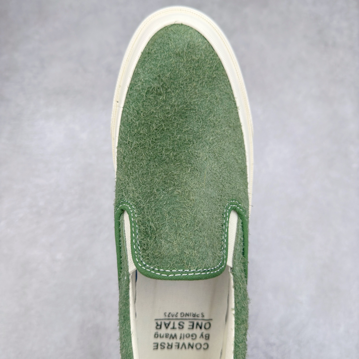 图片[4]-Tyler x GOLF WANG联名：One Star回归! Converse的One Star CC Slip Pro滑板鞋在 Tyler, the Creator和GOLF WANG的合作下再度回归，并且比以往更加“毛茸茸”。这次合作是Tyler亲自提出的，他特别请求Converse复刻这一滑板鞋款，用于最新的GOLF WANG系列。与Tyler之前的Converse联名鞋款一样，这双 GOLF WANG x One Star CC Slip Pro充满了丰富的色彩和纹理，鞋面采用毛茸茸的麂皮材质，色彩大胆且灵感来源于大自然的户外色调。原本作为低帮篮球鞋的One Star CC Slip Pro，经过演变已经成为滑板文化和时尚圈中的标志性鞋款，而这款鞋也完美契合了Tyler的个性一一他不仅是时尚ICON，还与滑板文化有着深厚的联系。尺码：35 36 36.5 37 38 38.5 39 40 40.5 41 42 42.5 43 44-选品中心