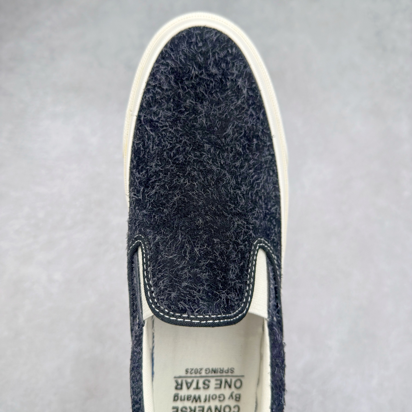 图片[4]-Tyler x GOLF WANG联名：One Star回归! Converse的One Star CC Slip Pro滑板鞋在 Tyler, the Creator和GOLF WANG的合作下再度回归，并且比以往更加“毛茸茸”。这次合作是Tyler亲自提出的，他特别请求Converse复刻这一滑板鞋款，用于最新的GOLF WANG系列。与Tyler之前的Converse联名鞋款一样，这双 GOLF WANG x One Star CC Slip Pro充满了丰富的色彩和纹理，鞋面采用毛茸茸的麂皮材质，色彩大胆且灵感来源于大自然的户外色调。原本作为低帮篮球鞋的One Star CC Slip Pro，经过演变已经成为滑板文化和时尚圈中的标志性鞋款，而这款鞋也完美契合了Tyler的个性一一他不仅是时尚ICON，还与滑板文化有着深厚的联系。尺码：35 36 36.5 37 38 38.5 39 40 40.5 41 42 42.5 43 44-选品中心