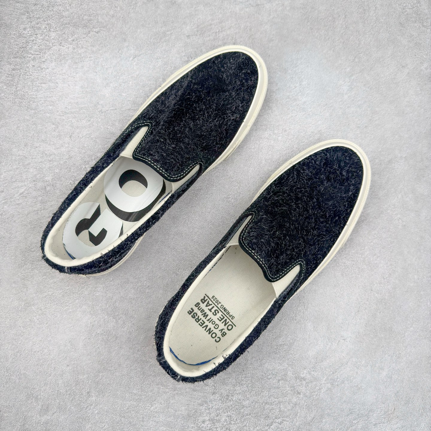 图片[3]-Tyler x GOLF WANG联名：One Star回归! Converse的One Star CC Slip Pro滑板鞋在 Tyler, the Creator和GOLF WANG的合作下再度回归，并且比以往更加“毛茸茸”。这次合作是Tyler亲自提出的，他特别请求Converse复刻这一滑板鞋款，用于最新的GOLF WANG系列。与Tyler之前的Converse联名鞋款一样，这双 GOLF WANG x One Star CC Slip Pro充满了丰富的色彩和纹理，鞋面采用毛茸茸的麂皮材质，色彩大胆且灵感来源于大自然的户外色调。原本作为低帮篮球鞋的One Star CC Slip Pro，经过演变已经成为滑板文化和时尚圈中的标志性鞋款，而这款鞋也完美契合了Tyler的个性一一他不仅是时尚ICON，还与滑板文化有着深厚的联系。尺码：35 36 36.5 37 38 38.5 39 40 40.5 41 42 42.5 43 44-选品中心